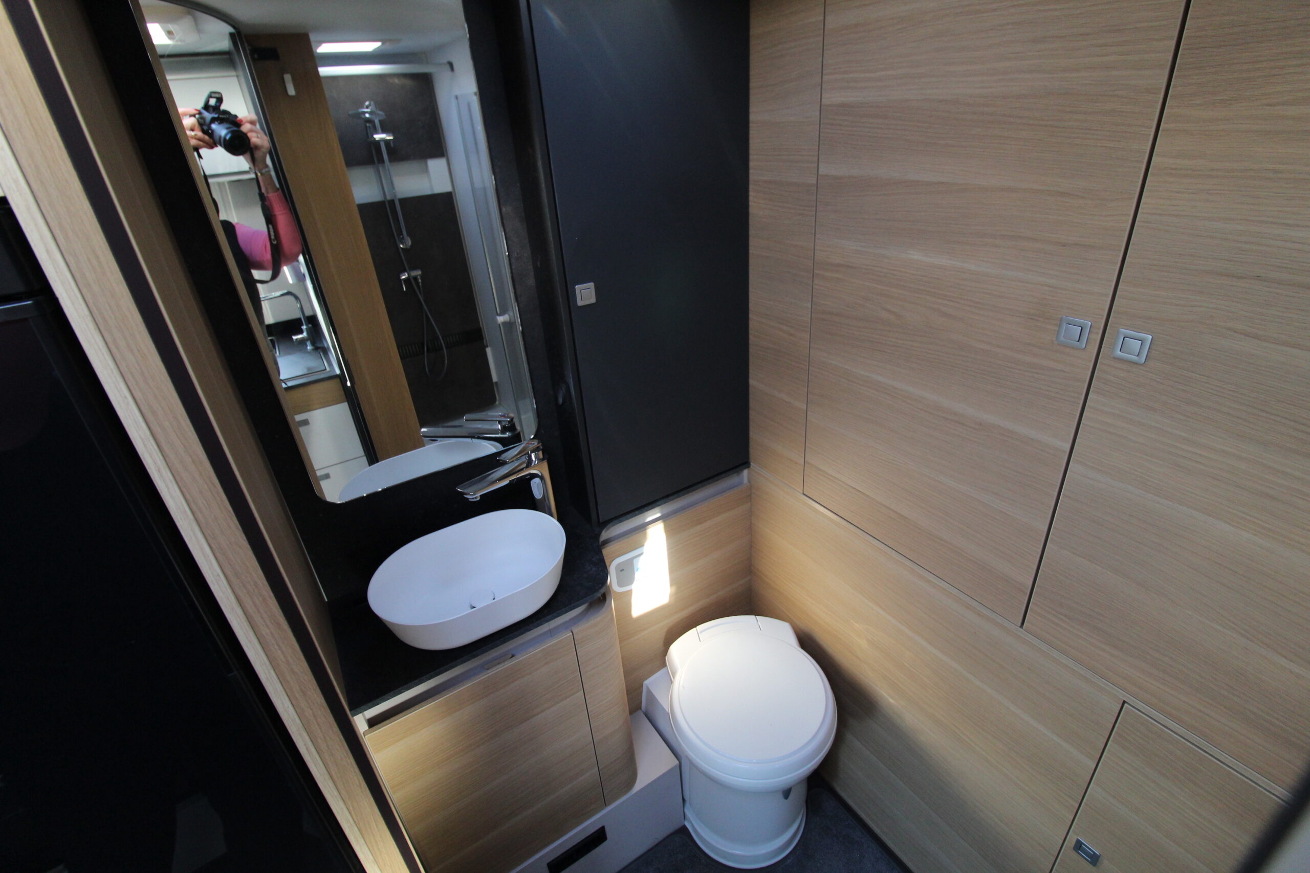 2023-adria-matrix-600-dt-plus-used-17.jpg