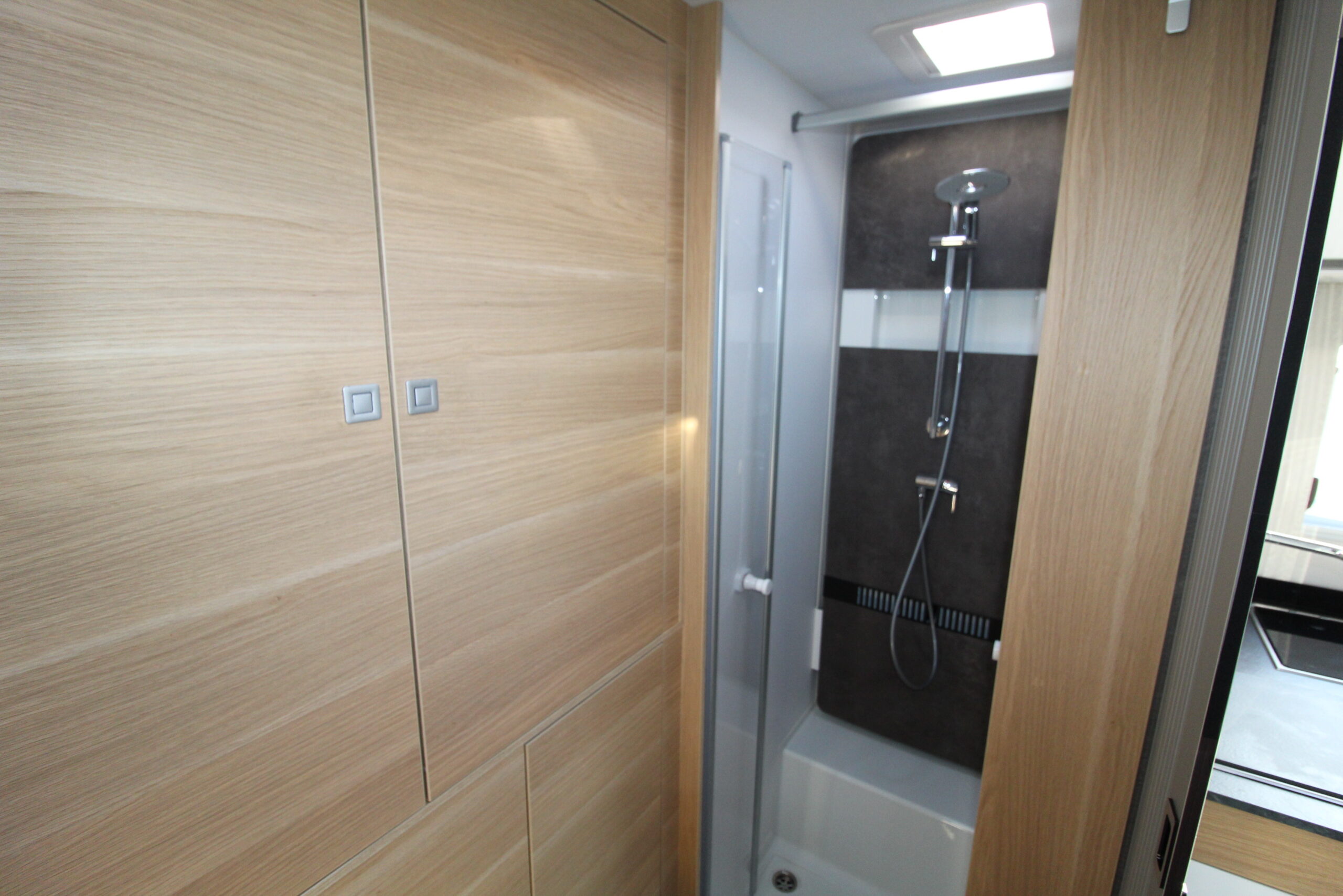 2023-adria-matrix-600-dt-plus-used-18.jpg