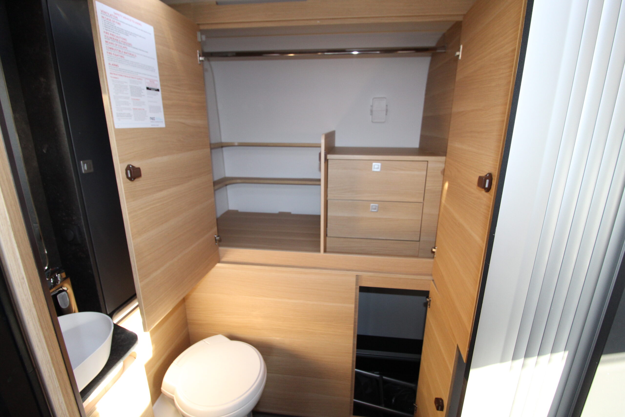 2023-adria-matrix-600-dt-plus-used-20.jpg