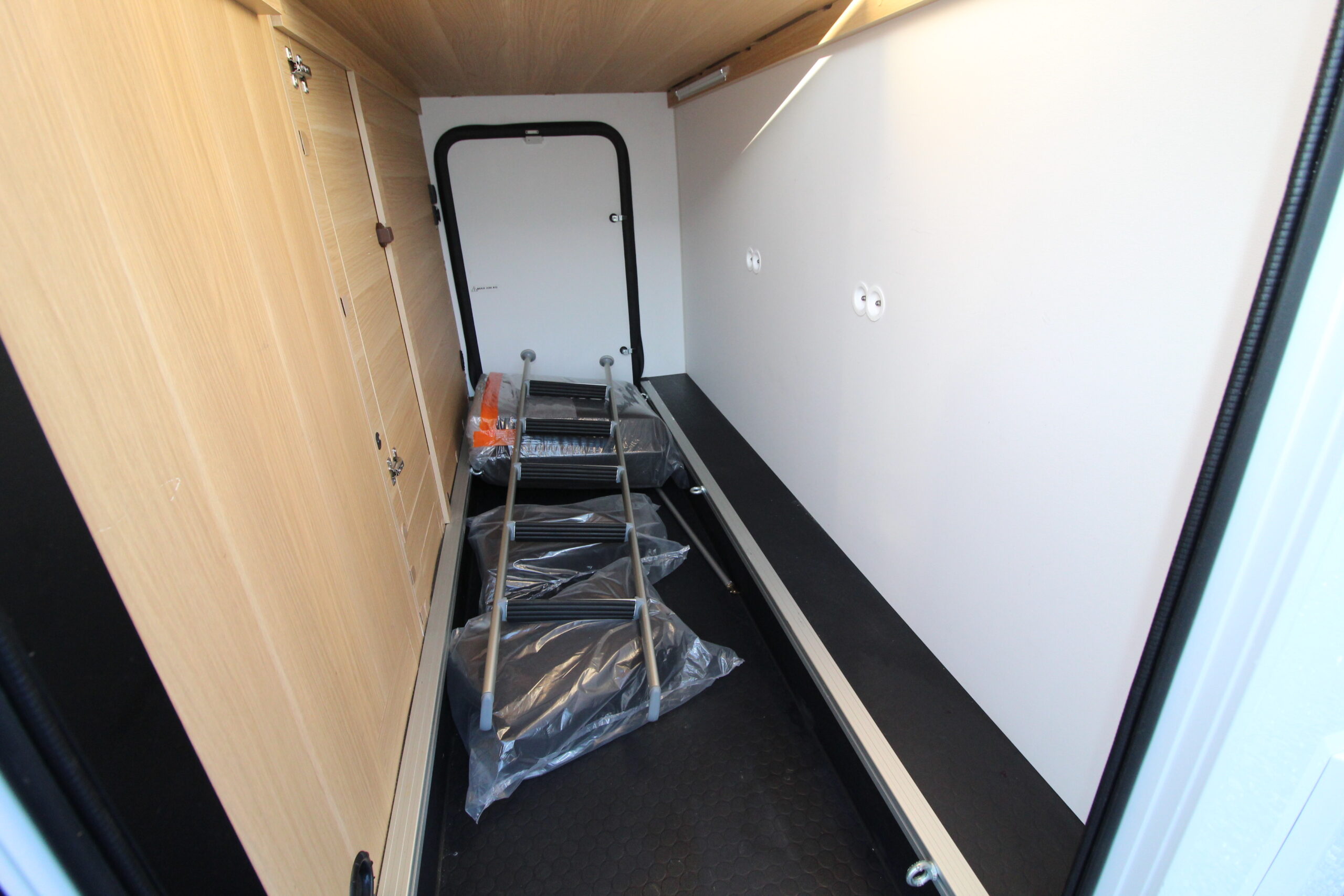 2023-adria-matrix-600-dt-plus-used-28.jpg