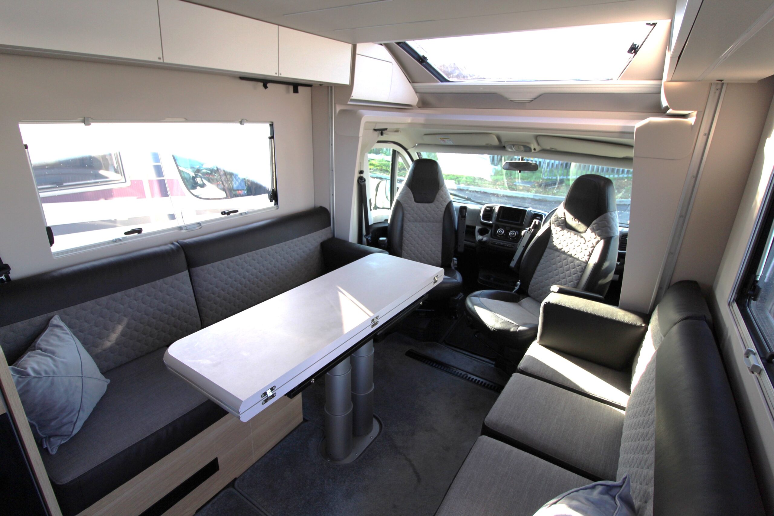2023-adria-matrix-600-dt-plus-used-6.jpg