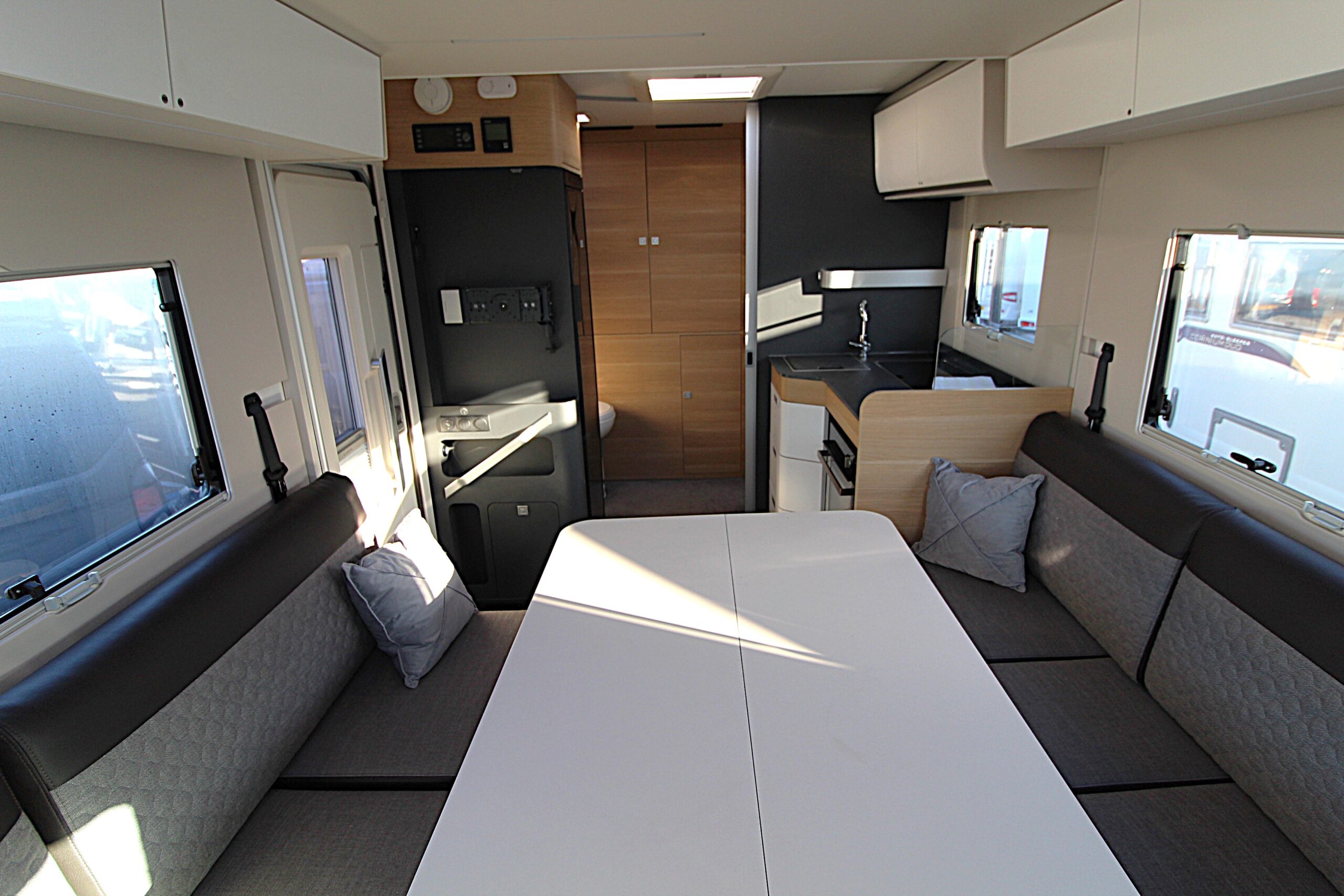 2023-adria-matrix-600-dt-plus-used-9.jpg