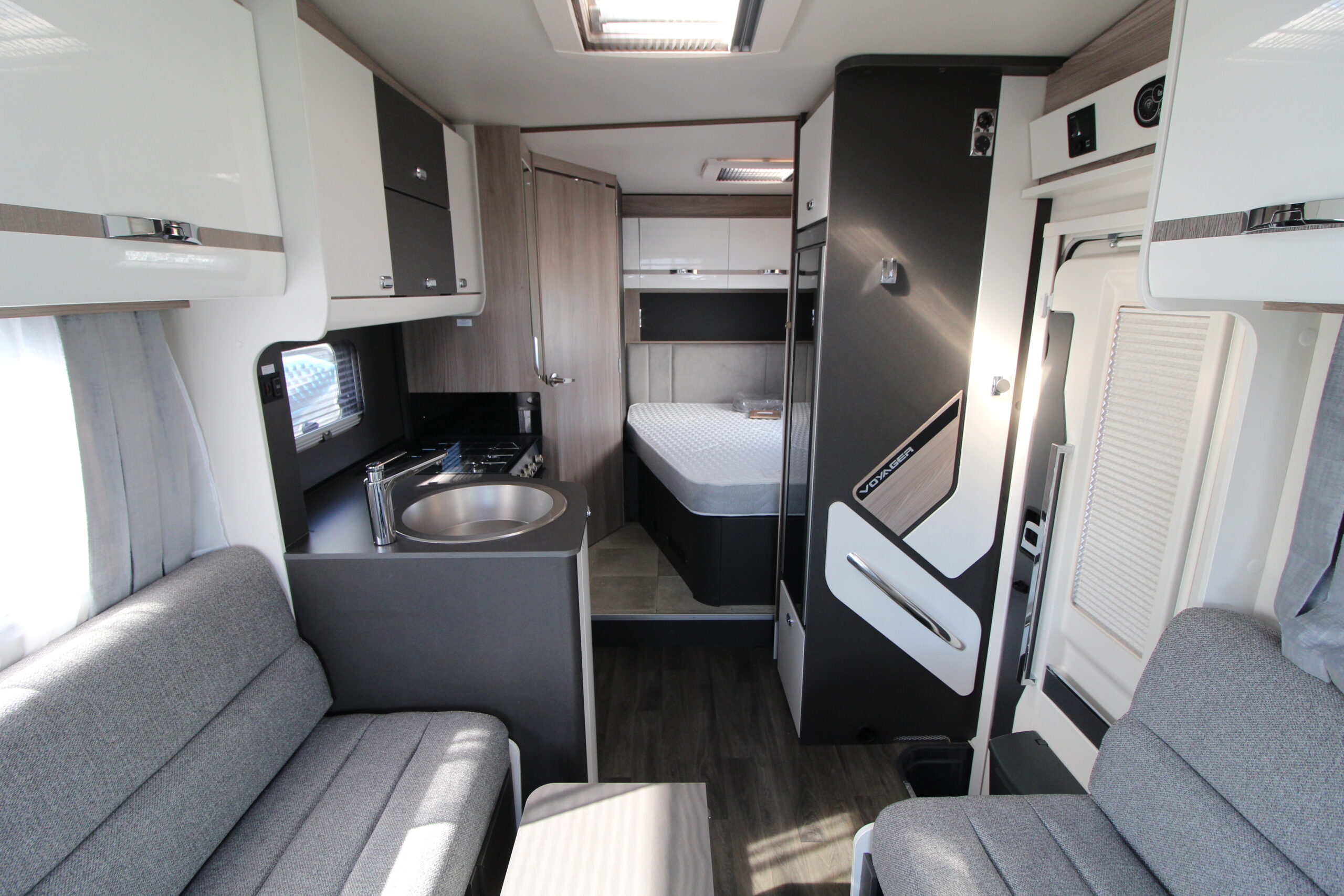 2023-swift-voyager-564-used-11.jpg