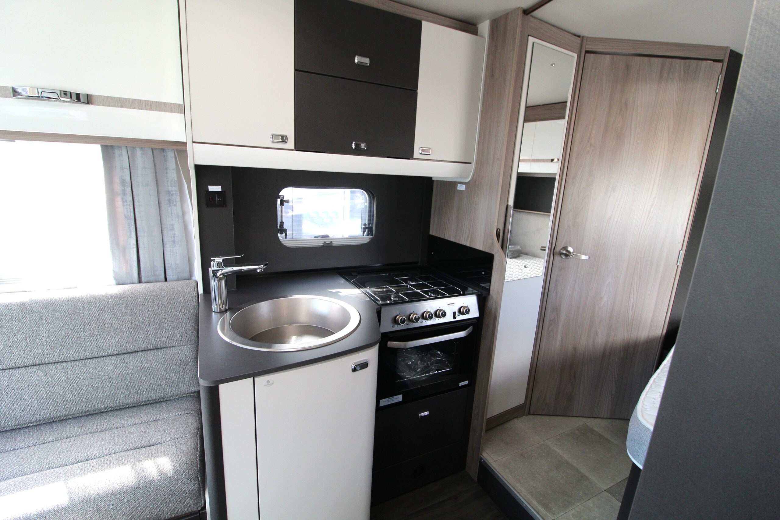 2023-swift-voyager-564-used-12.jpg