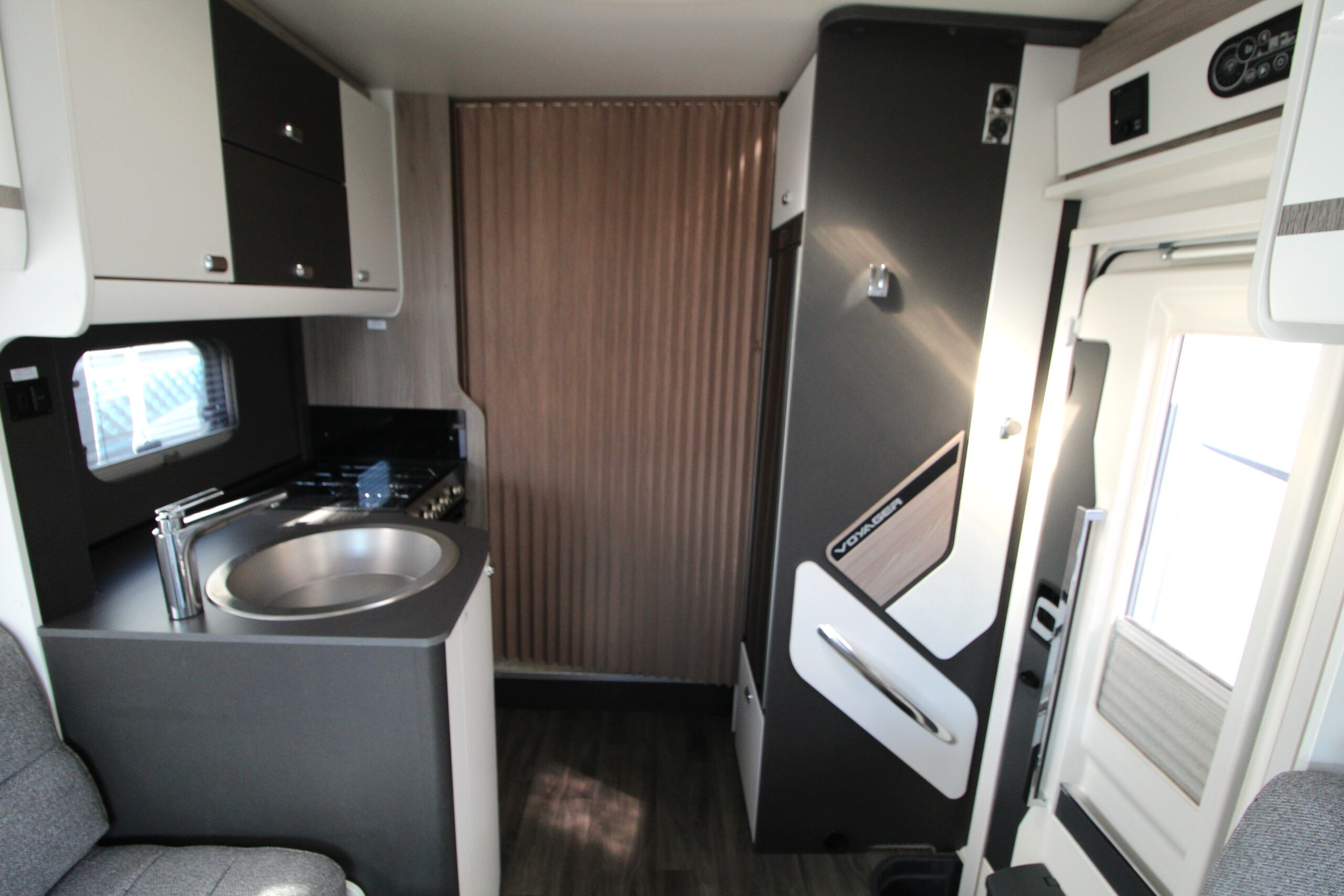 2023-swift-voyager-564-used-17.jpg