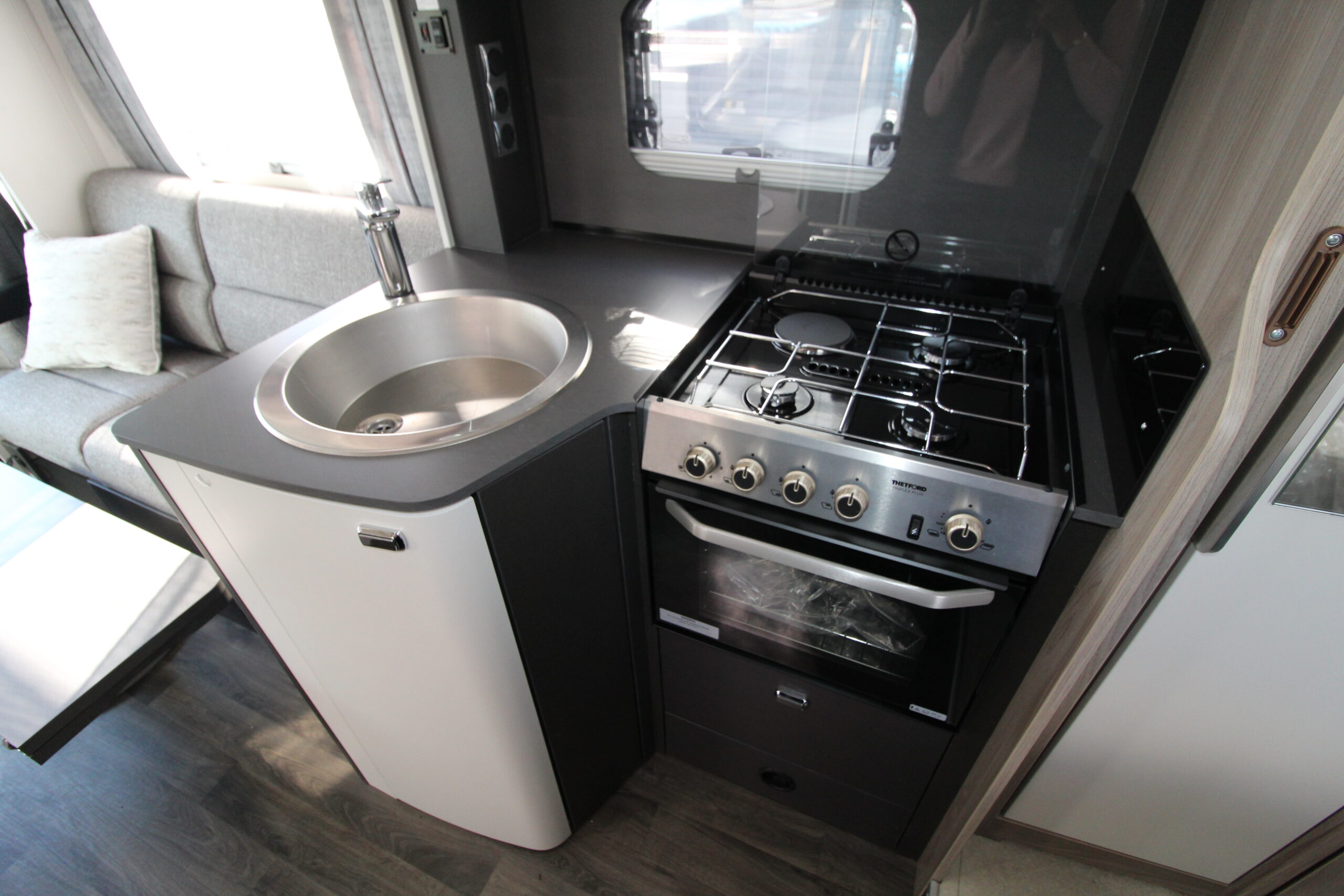 2023-swift-voyager-564-used-21.jpg