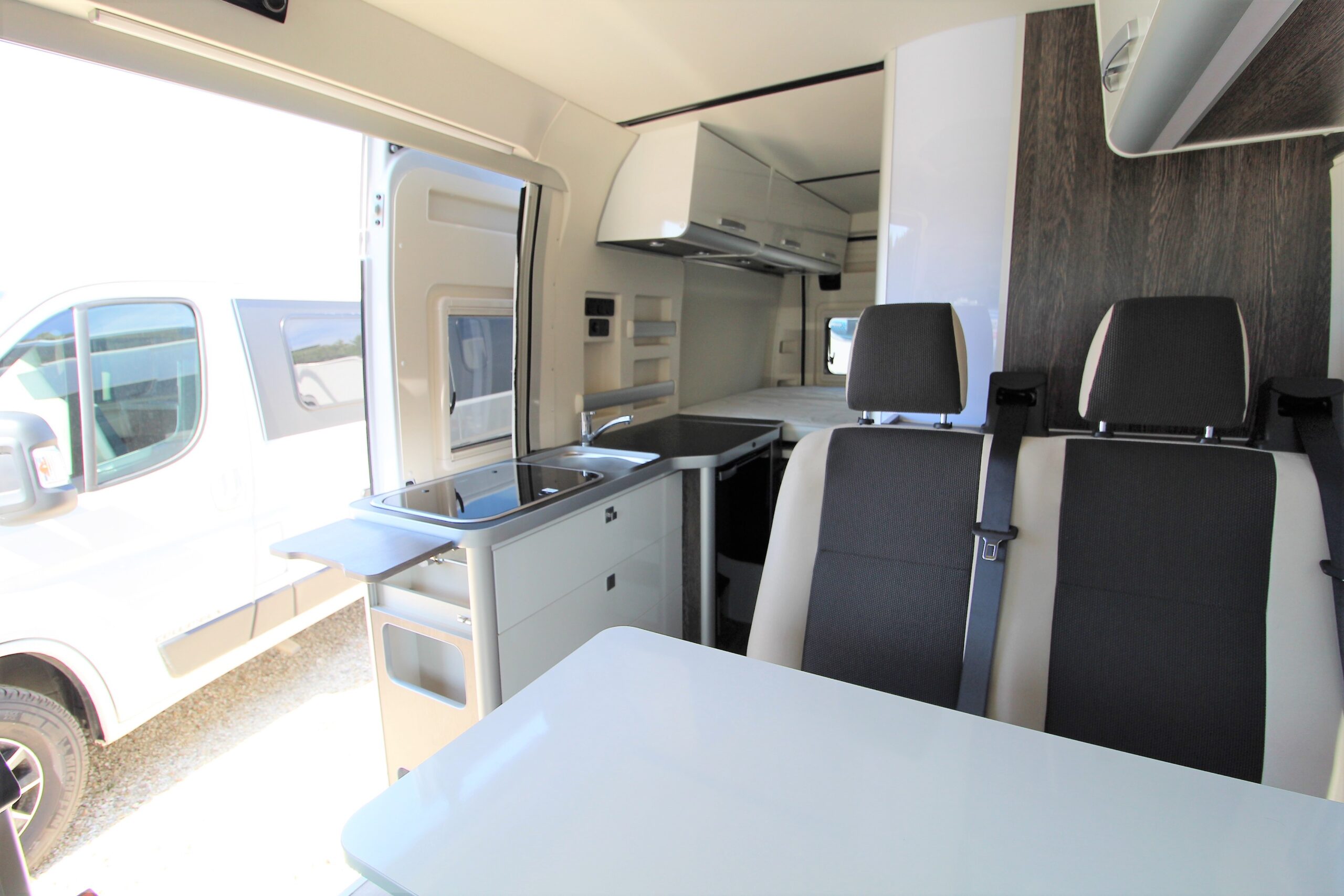 2023-westfalia-columbus-601d-sport-white-10.jpg