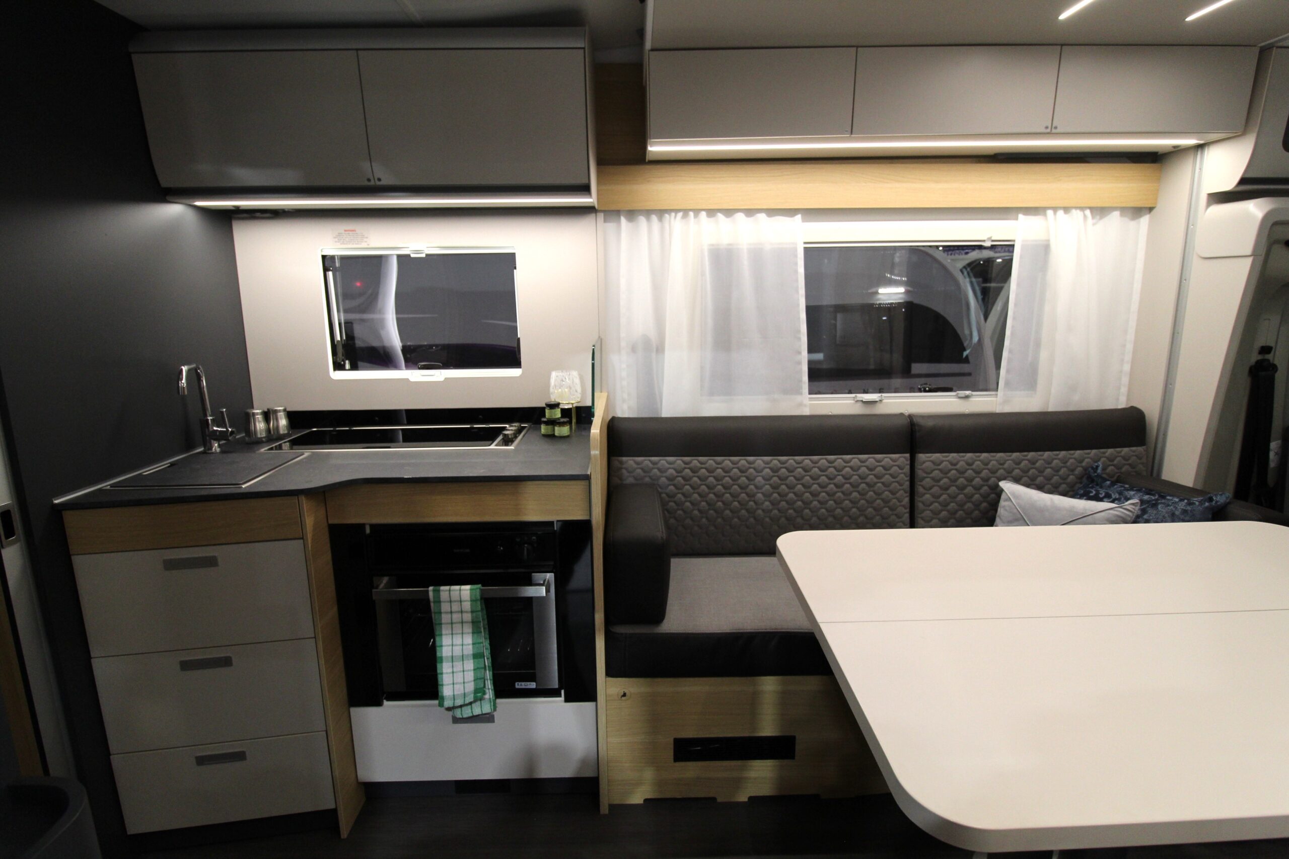 2024-adria-matrix-axxess-600-dt-10.jpg