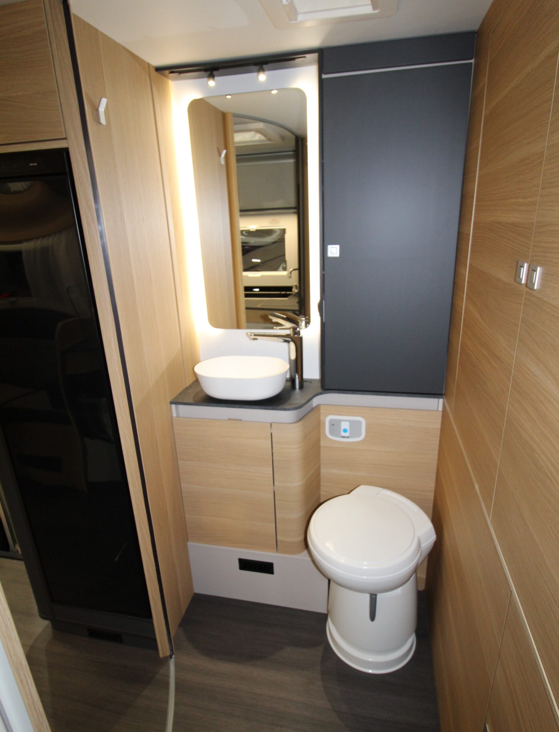 2024-adria-matrix-axxess-600-dt-15.jpg