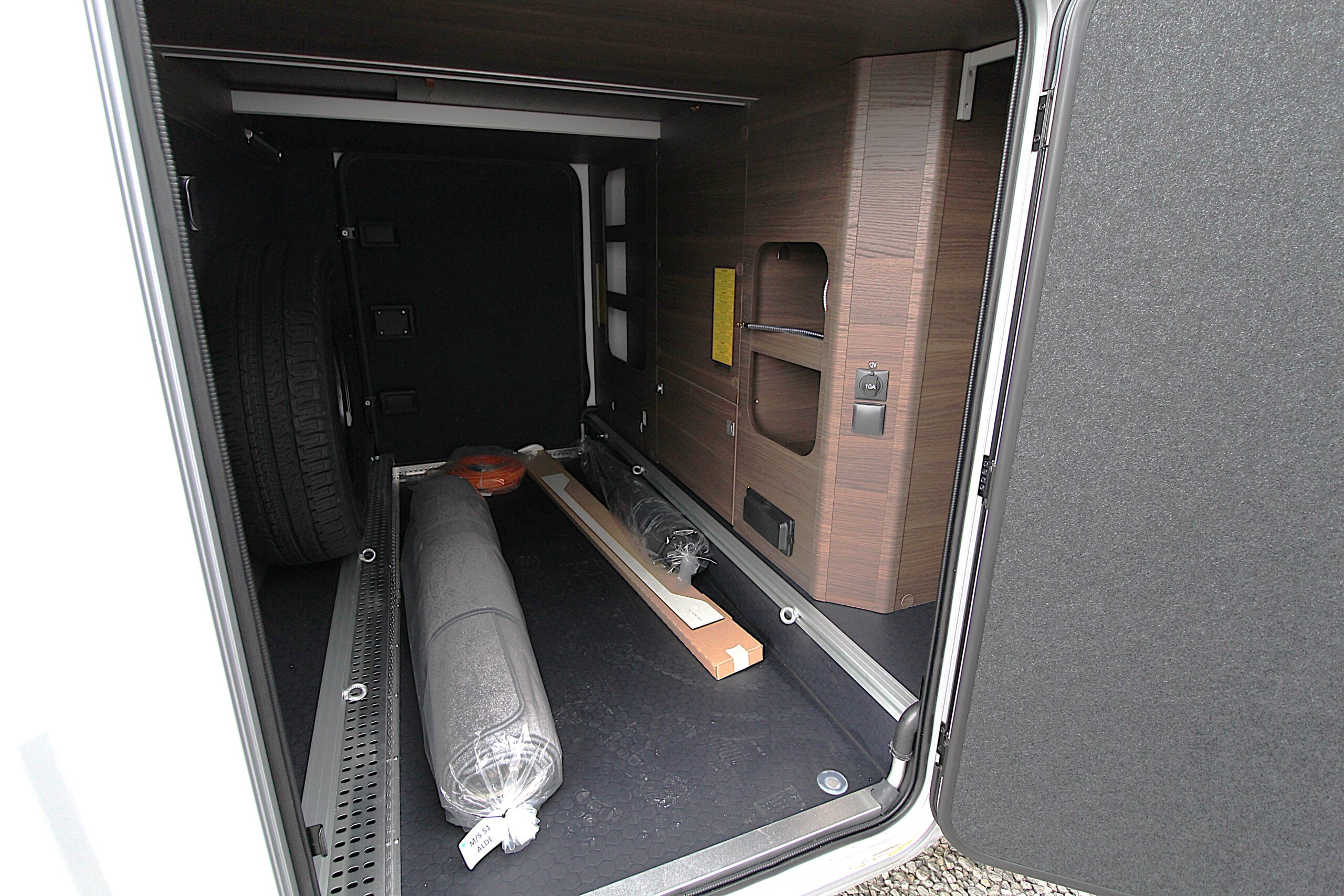 2024-adria-matrix-sup-670-dl-stock-62658-6.jpg