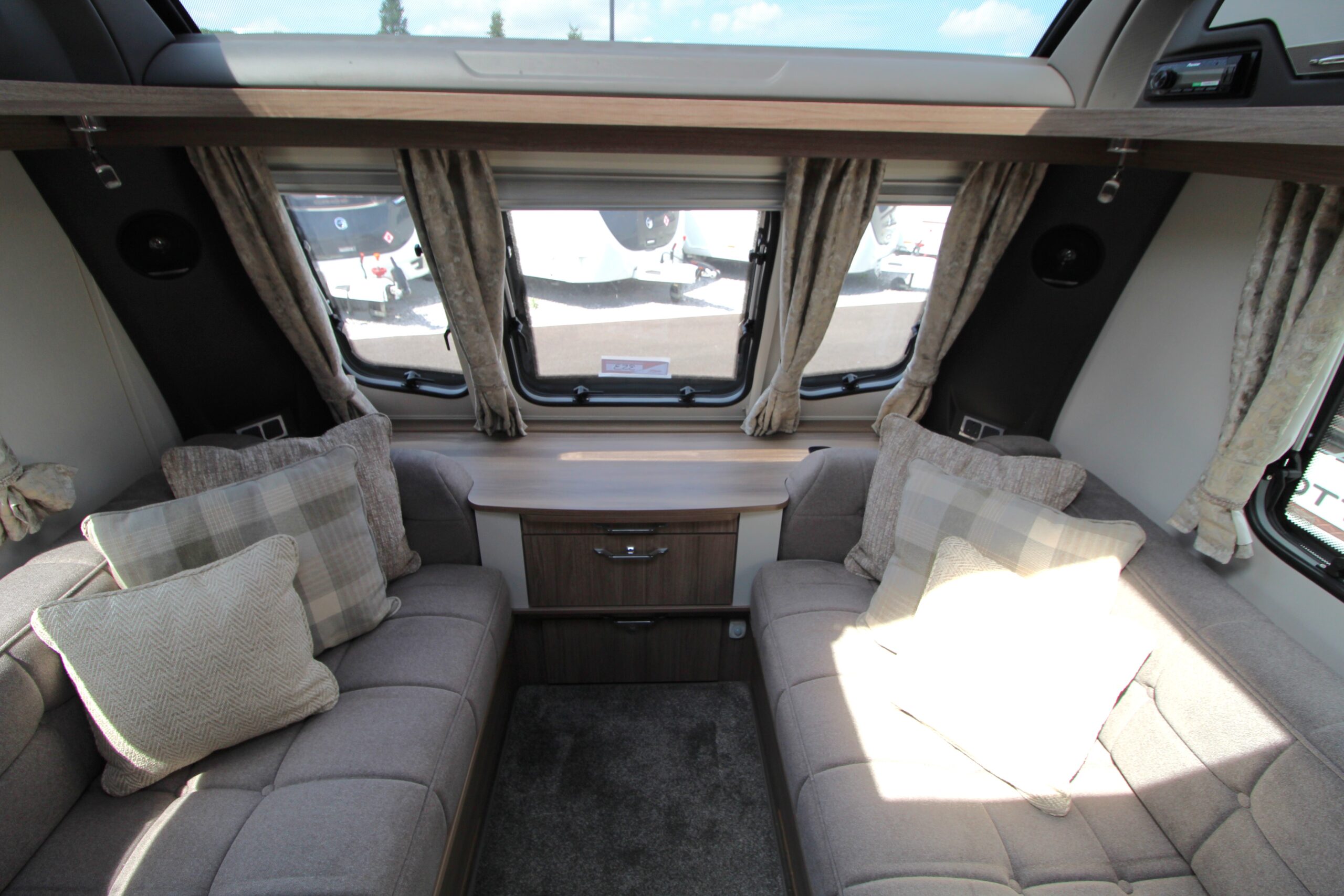 2024-vip-460-15.jpg