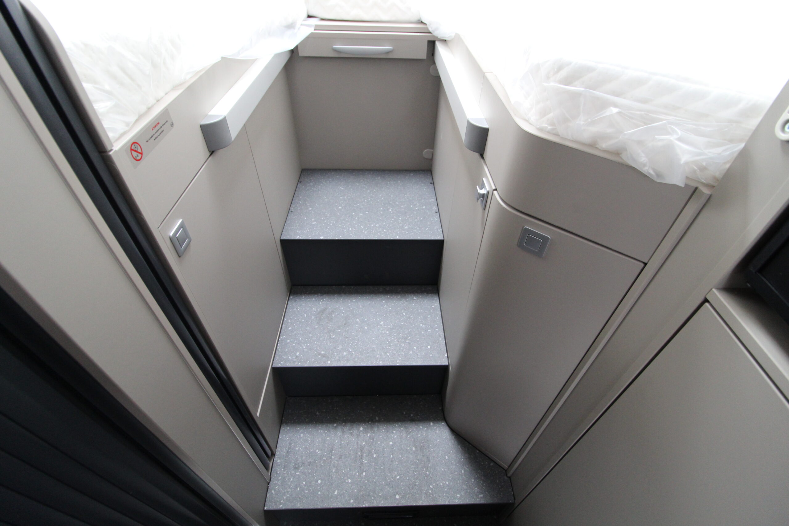 2026-adria-compact-slect-dl-10.jpg