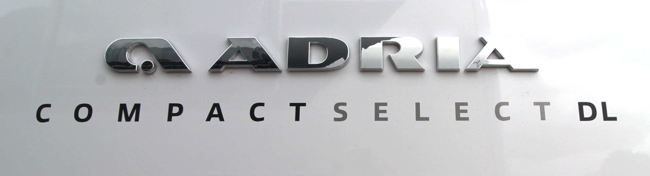 2026-adria-compact-slect-dl-13.jpg