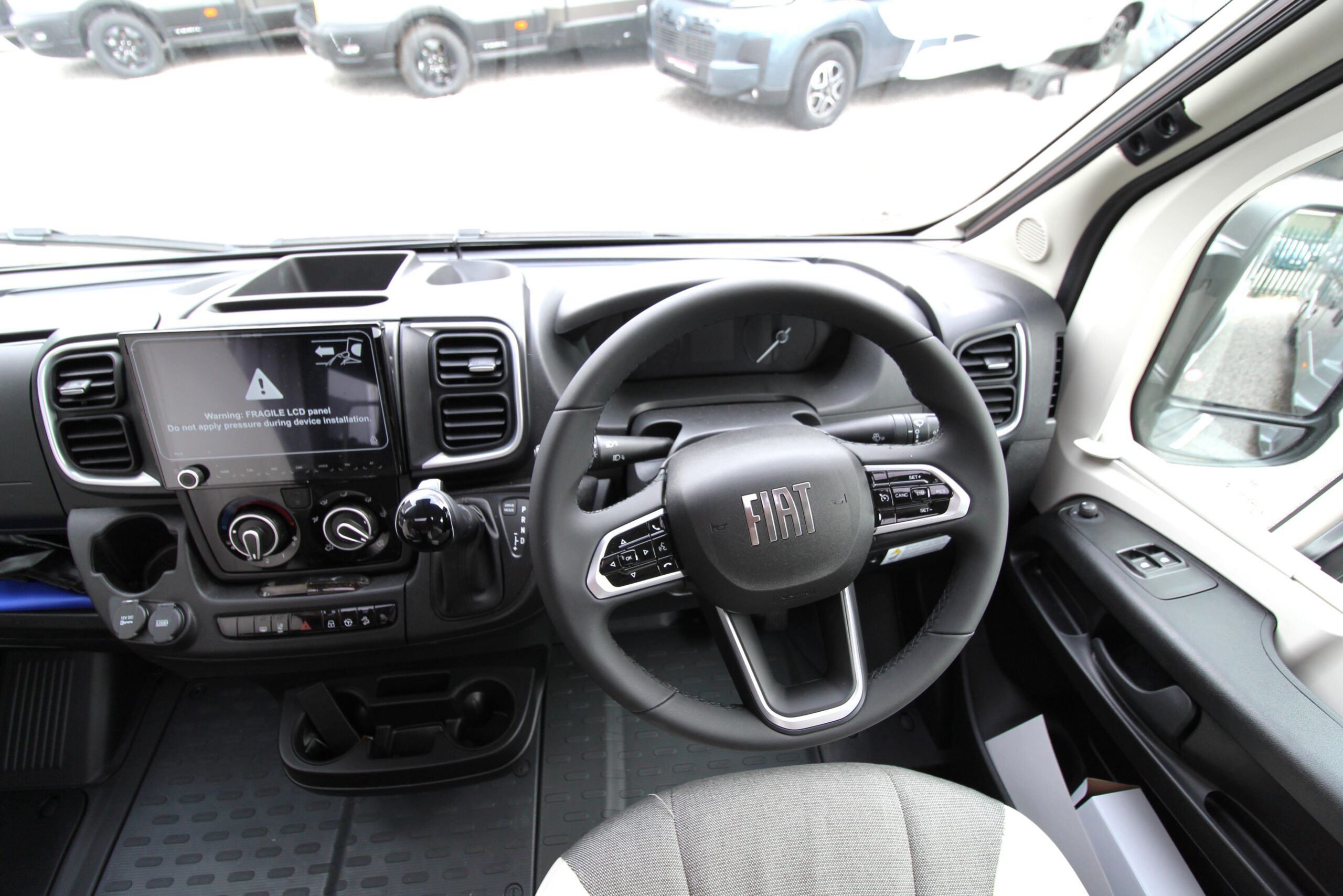 2026-adria-compact-slect-dl-24.jpg