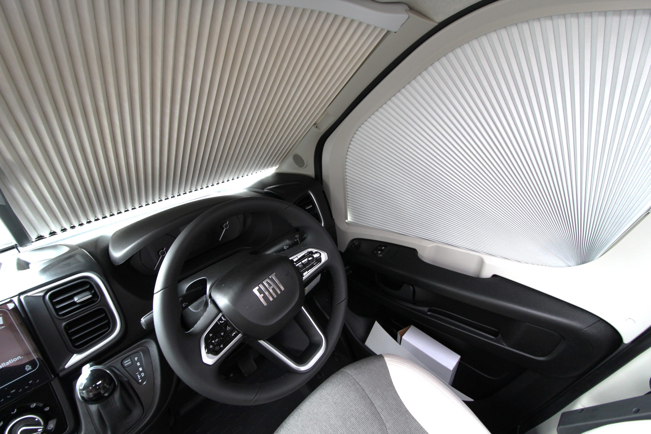 2026-adria-compact-slect-dl-25.jpg