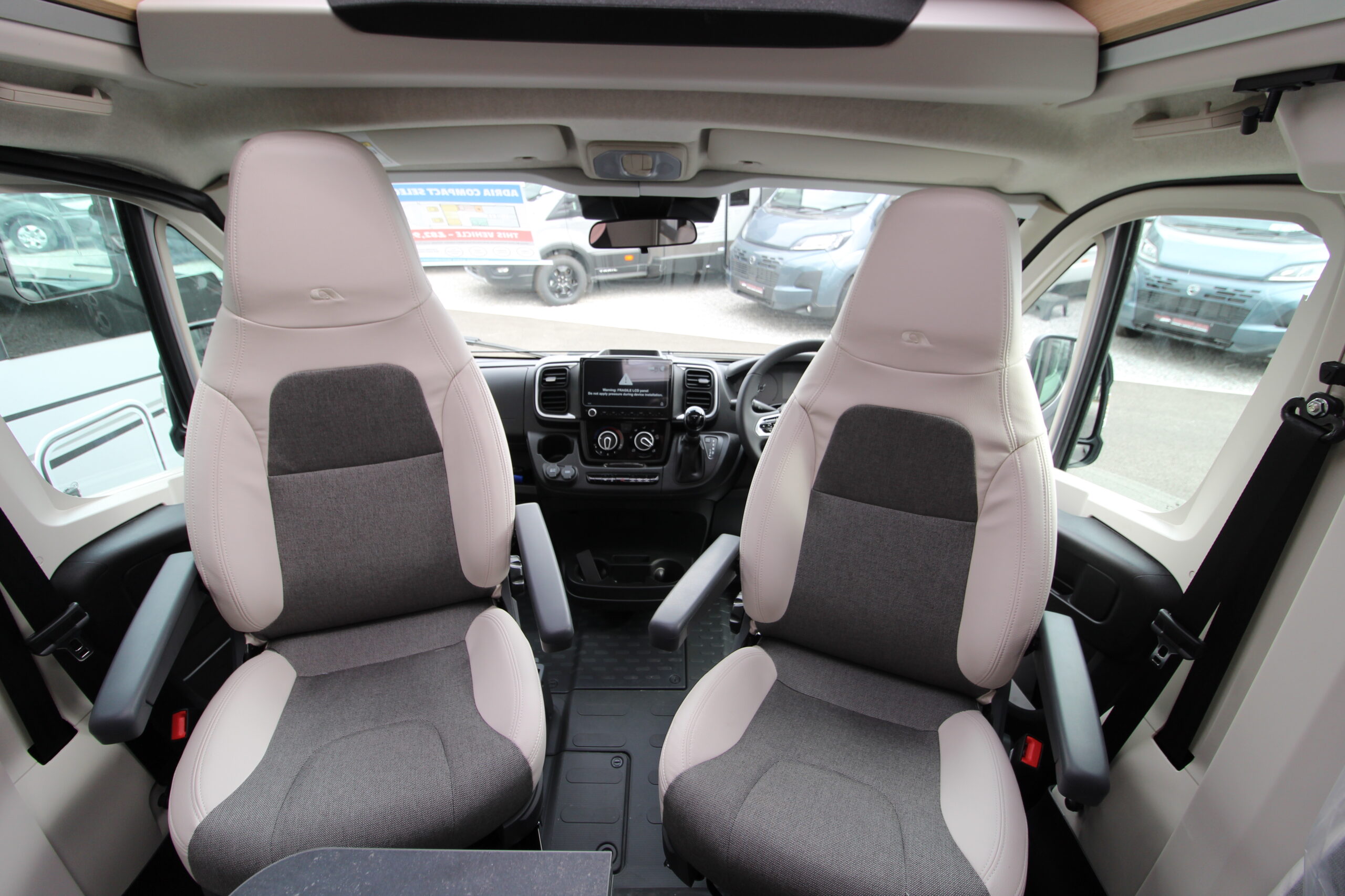 2026-adria-compact-slect-dl-26.jpg