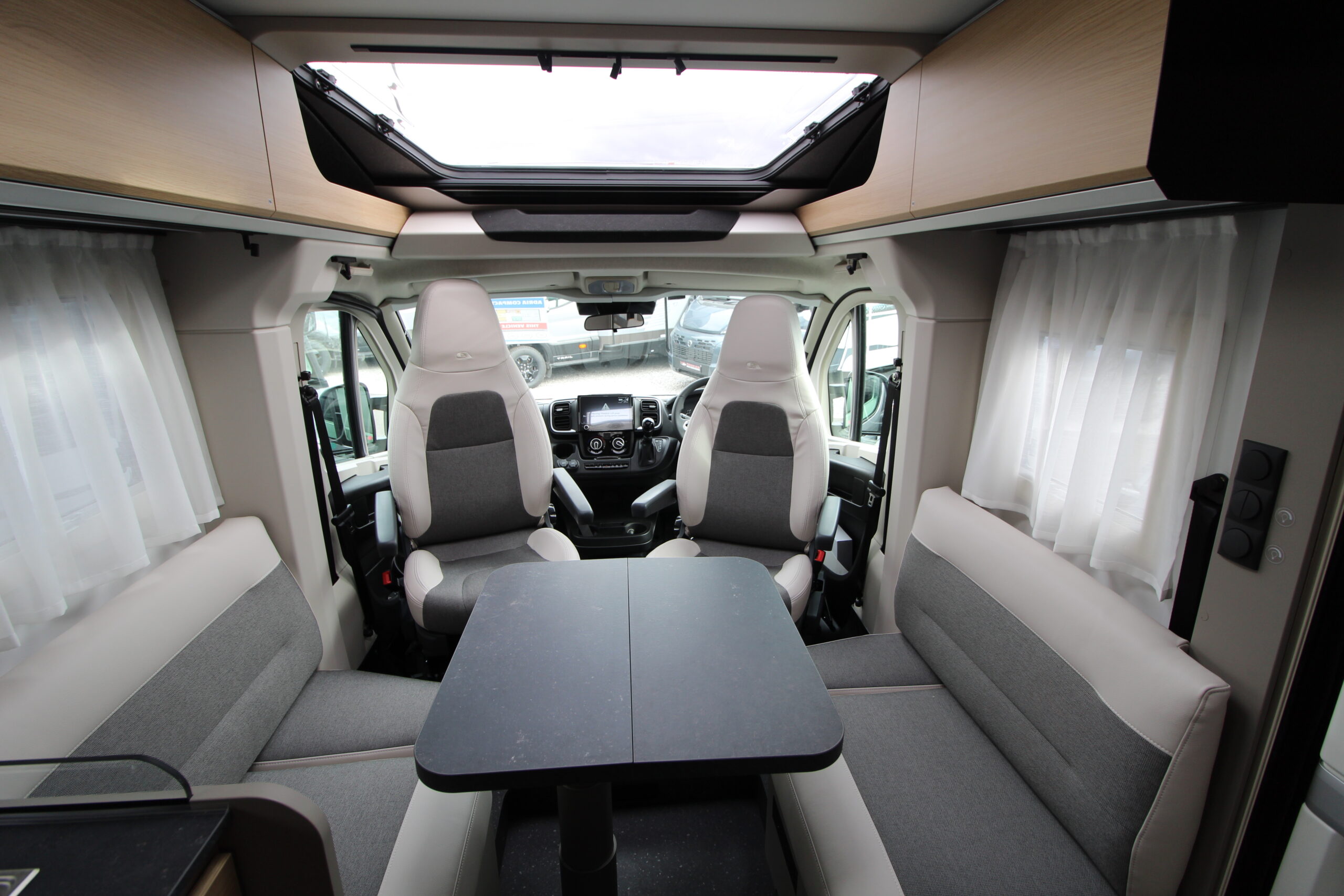 2026-adria-compact-slect-dl-29.jpg