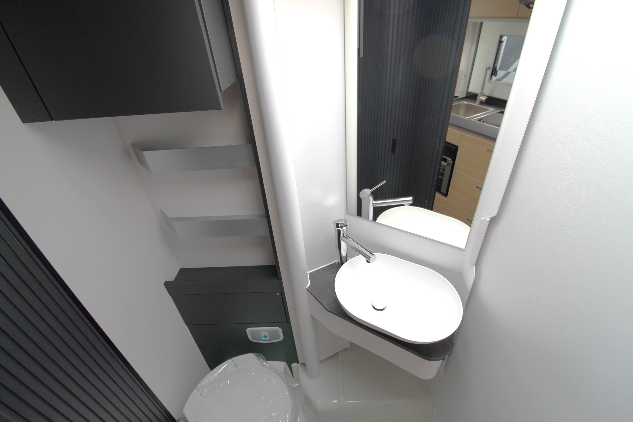 2026-adria-compact-slect-dl-3.jpg