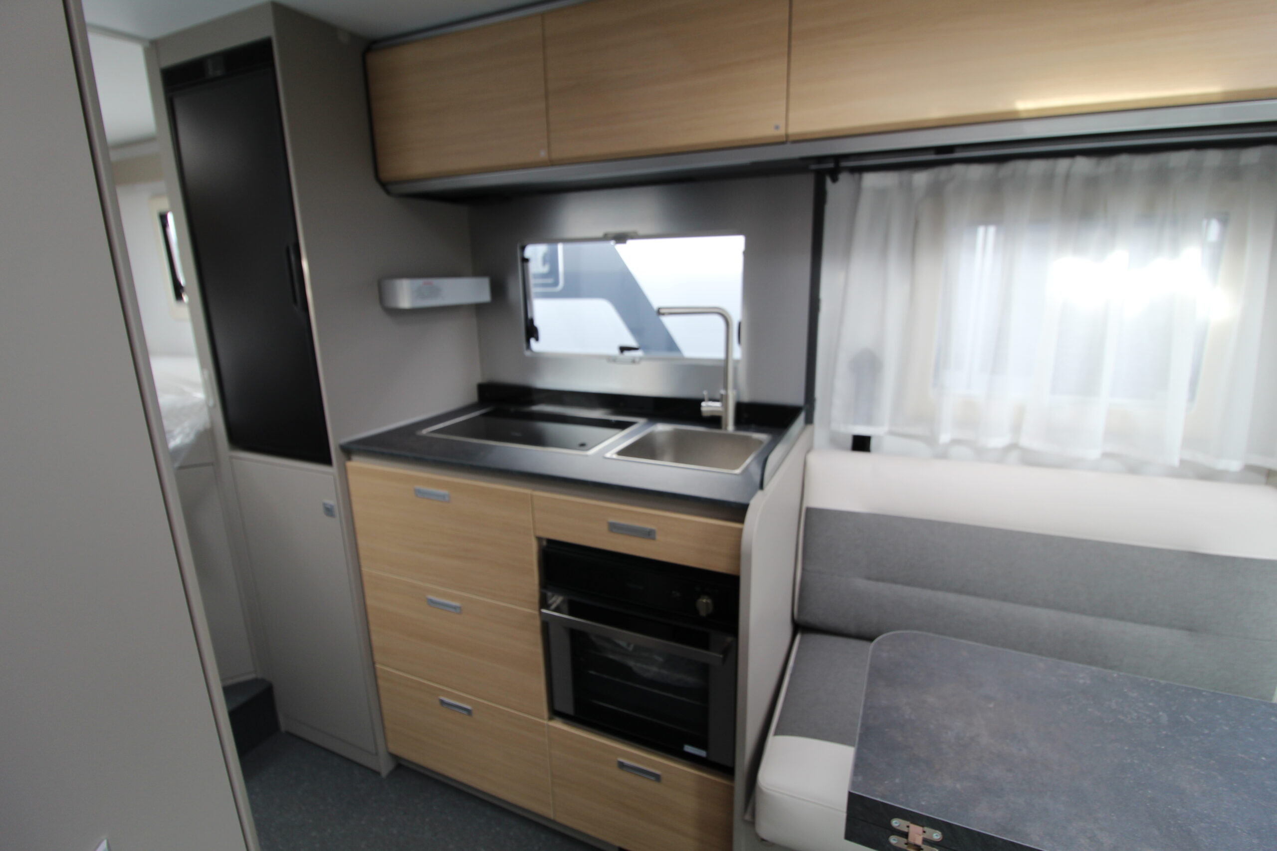 2026-adria-compact-slect-dl-33.jpg