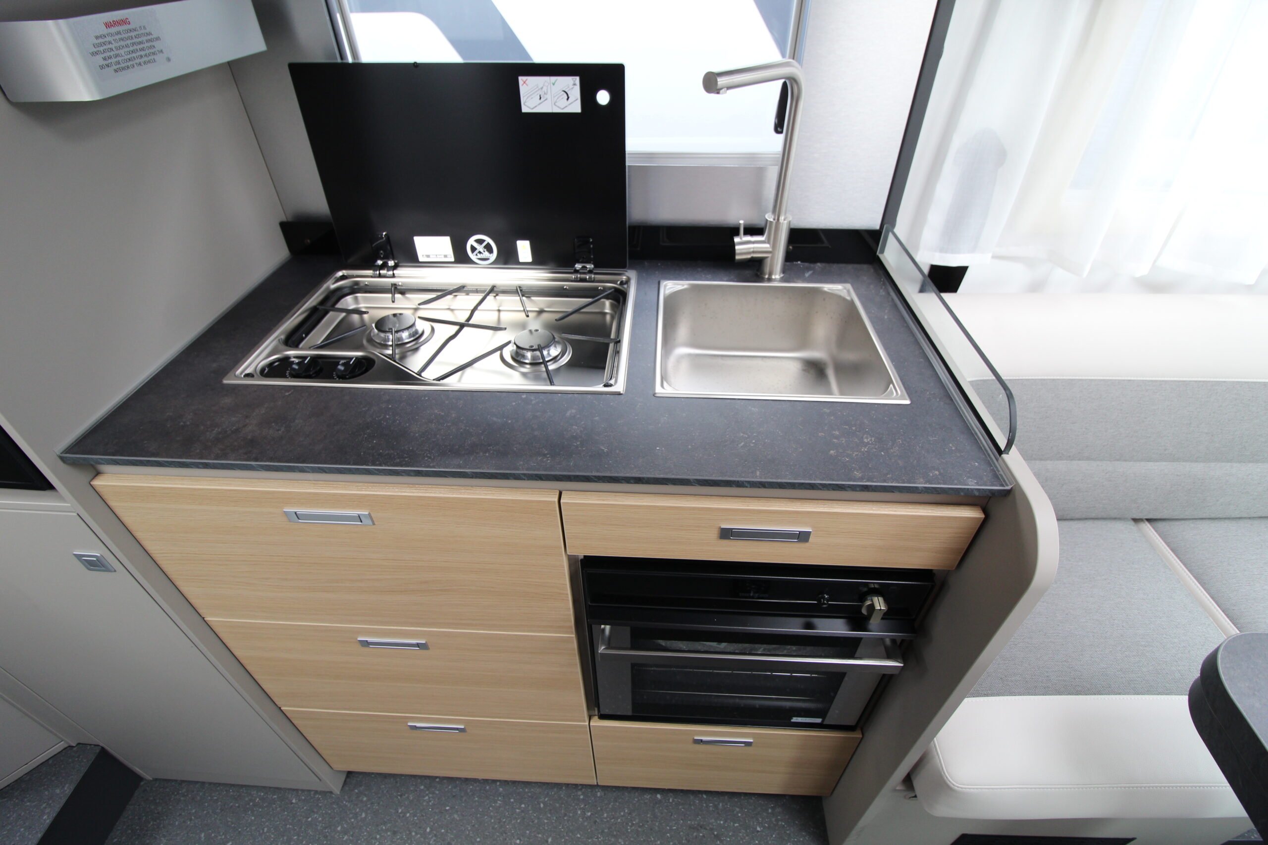 2026-adria-compact-slect-dl-35.jpg
