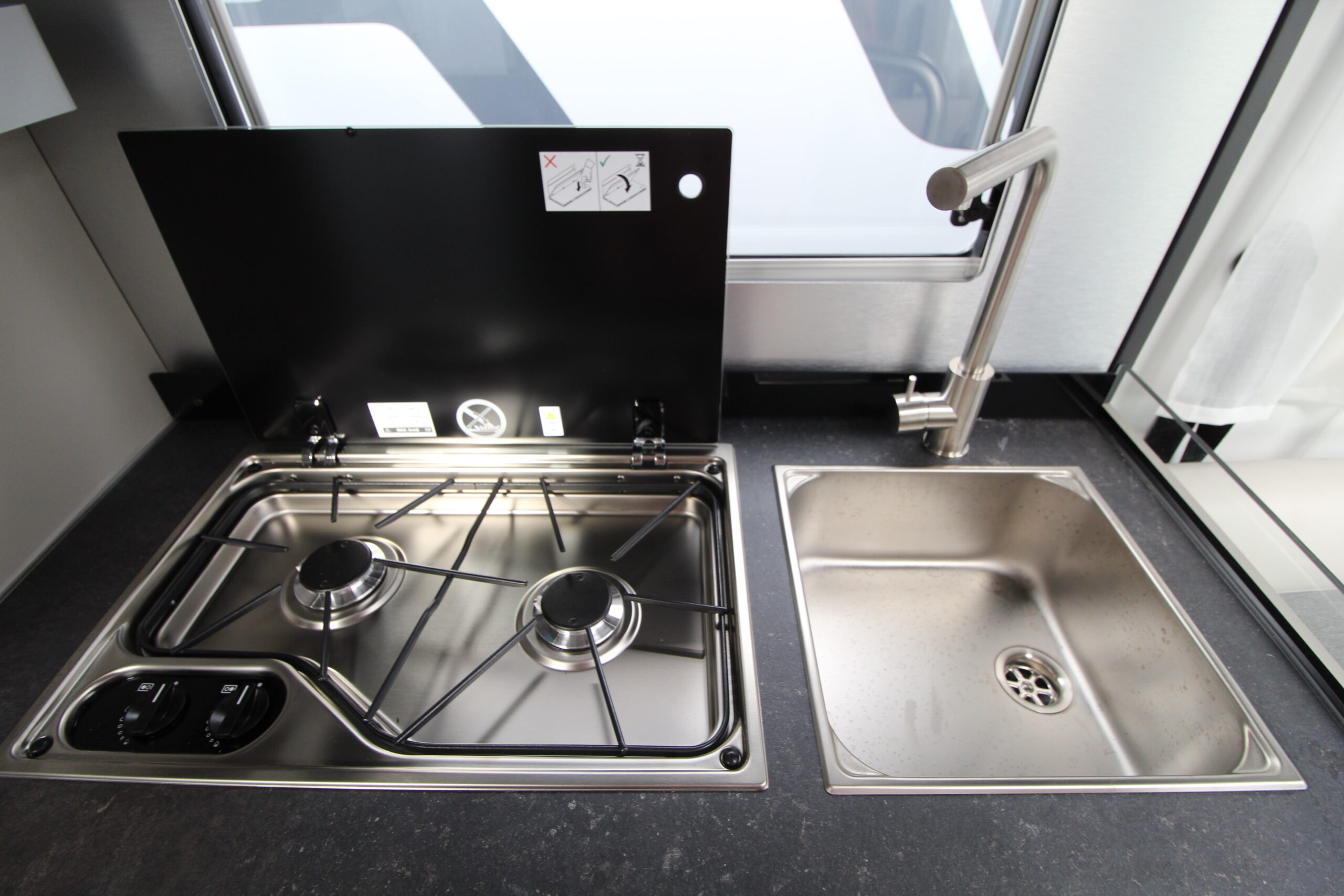 2026-adria-compact-slect-dl-36.jpg