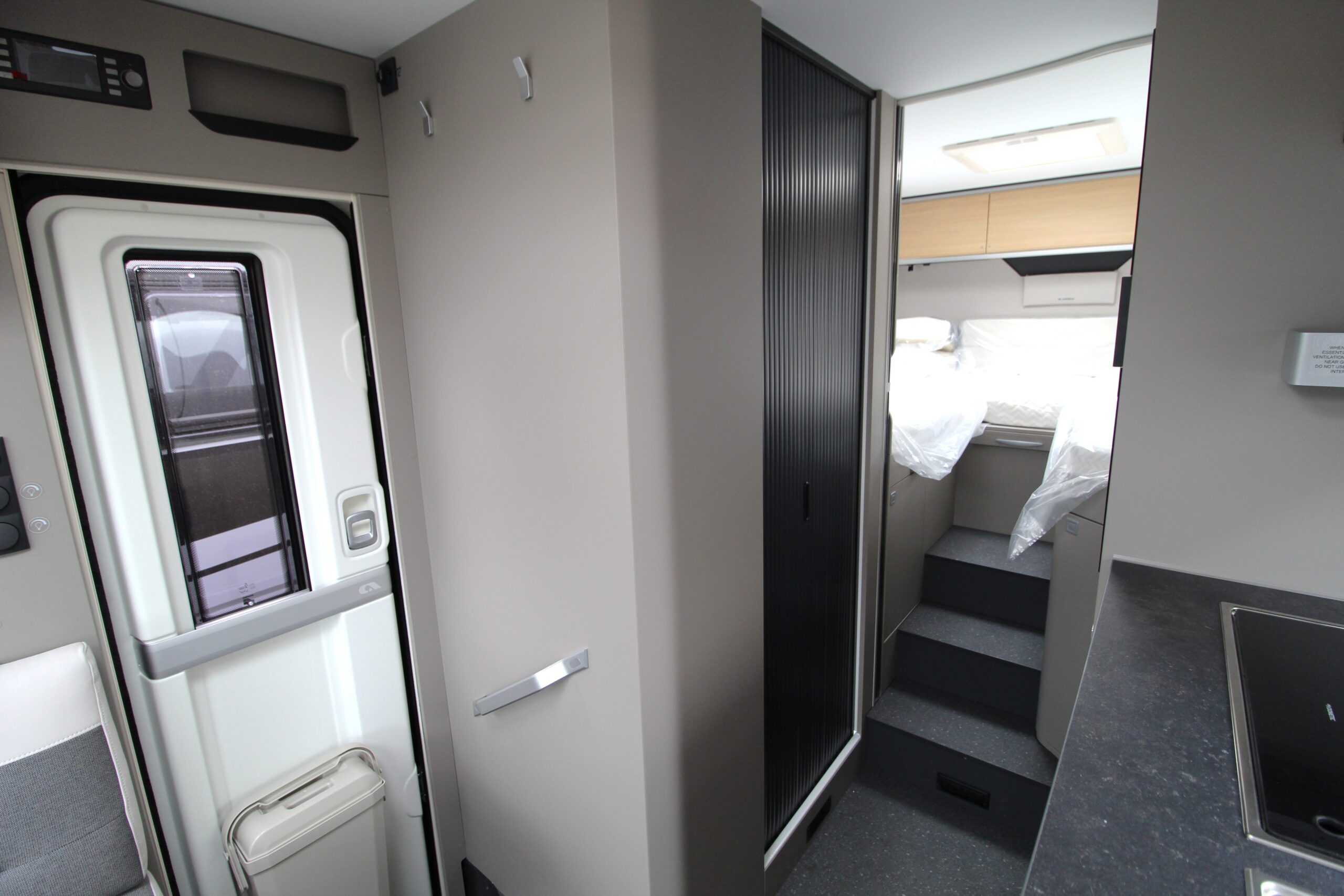 2026-adria-compact-slect-dl-4.jpg