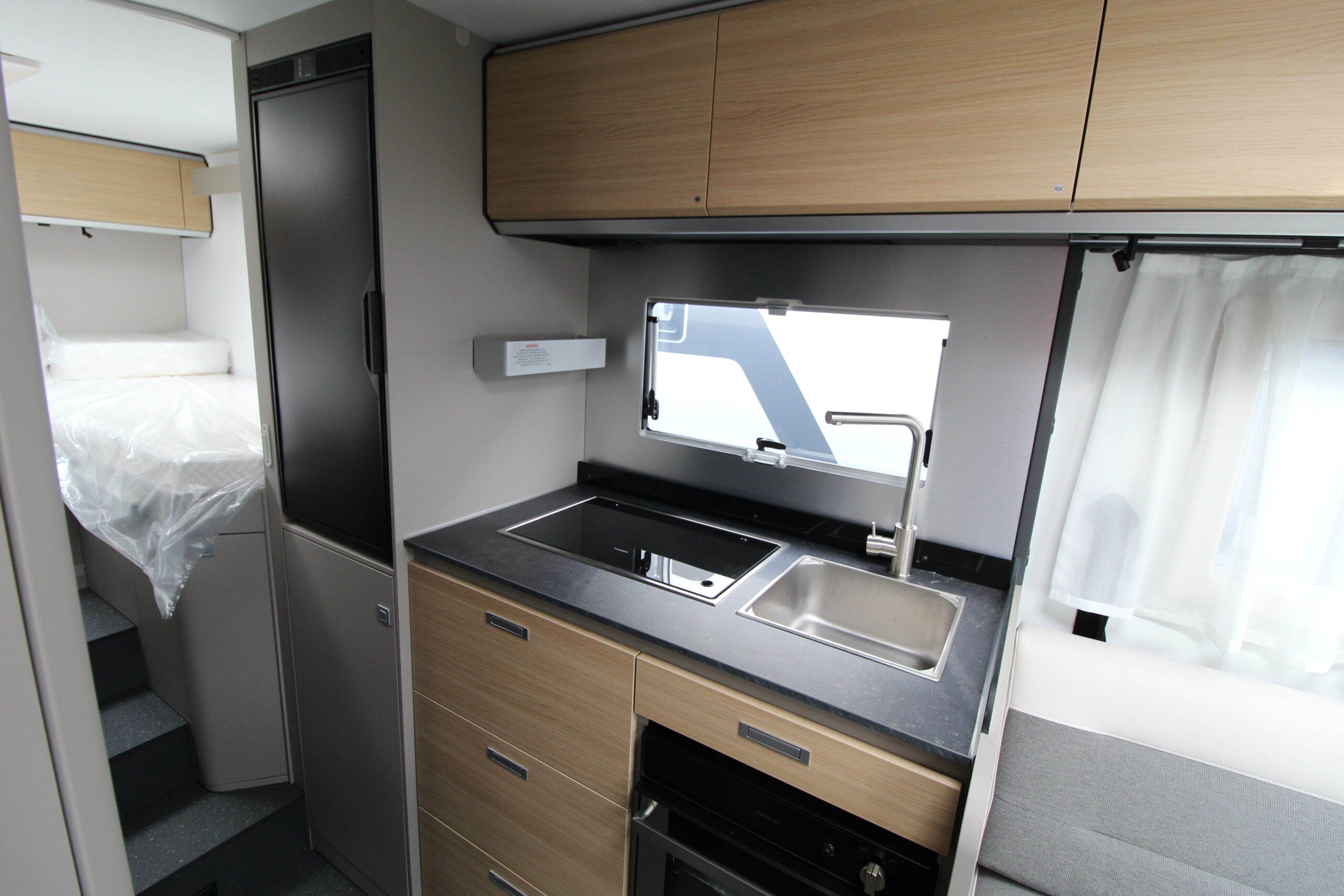 2026-adria-compact-slect-dl-5.jpg
