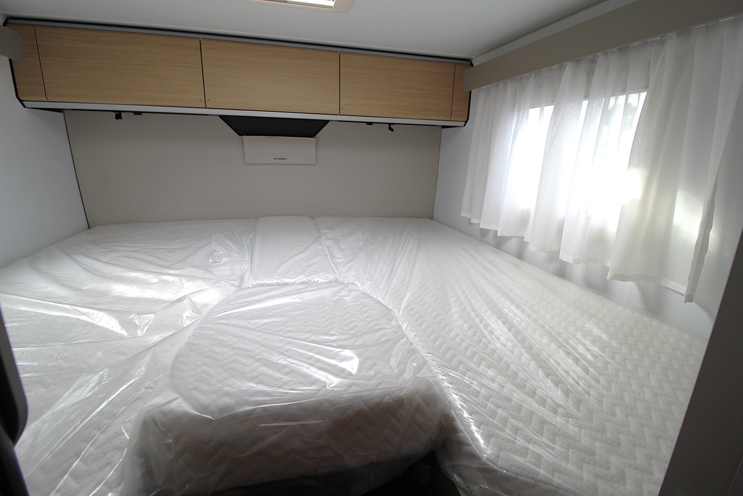 2026-adria-compact-slect-dl-8.jpg