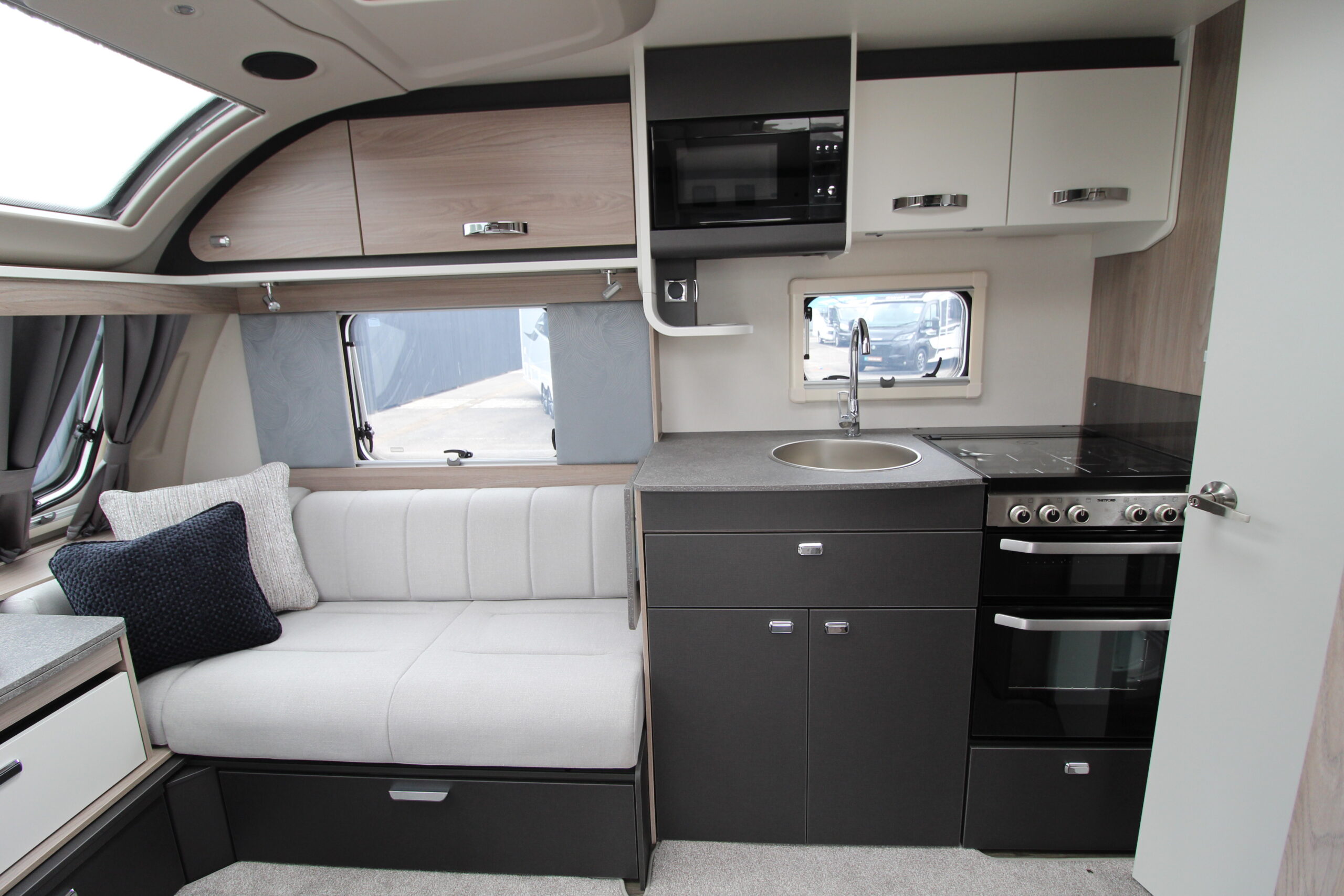 2026-challenger-560-12.jpg