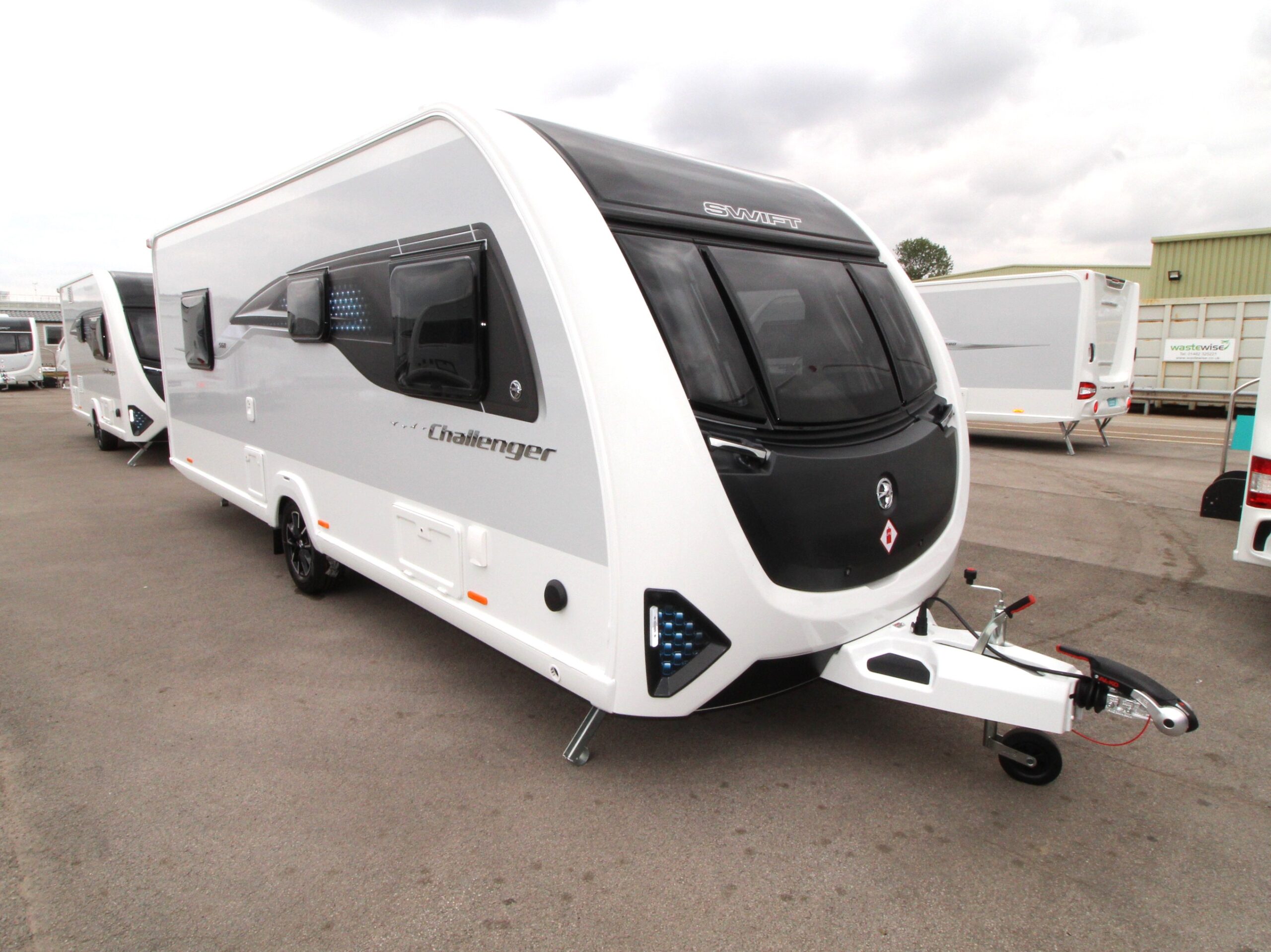 2026-challenger-560-4.jpg