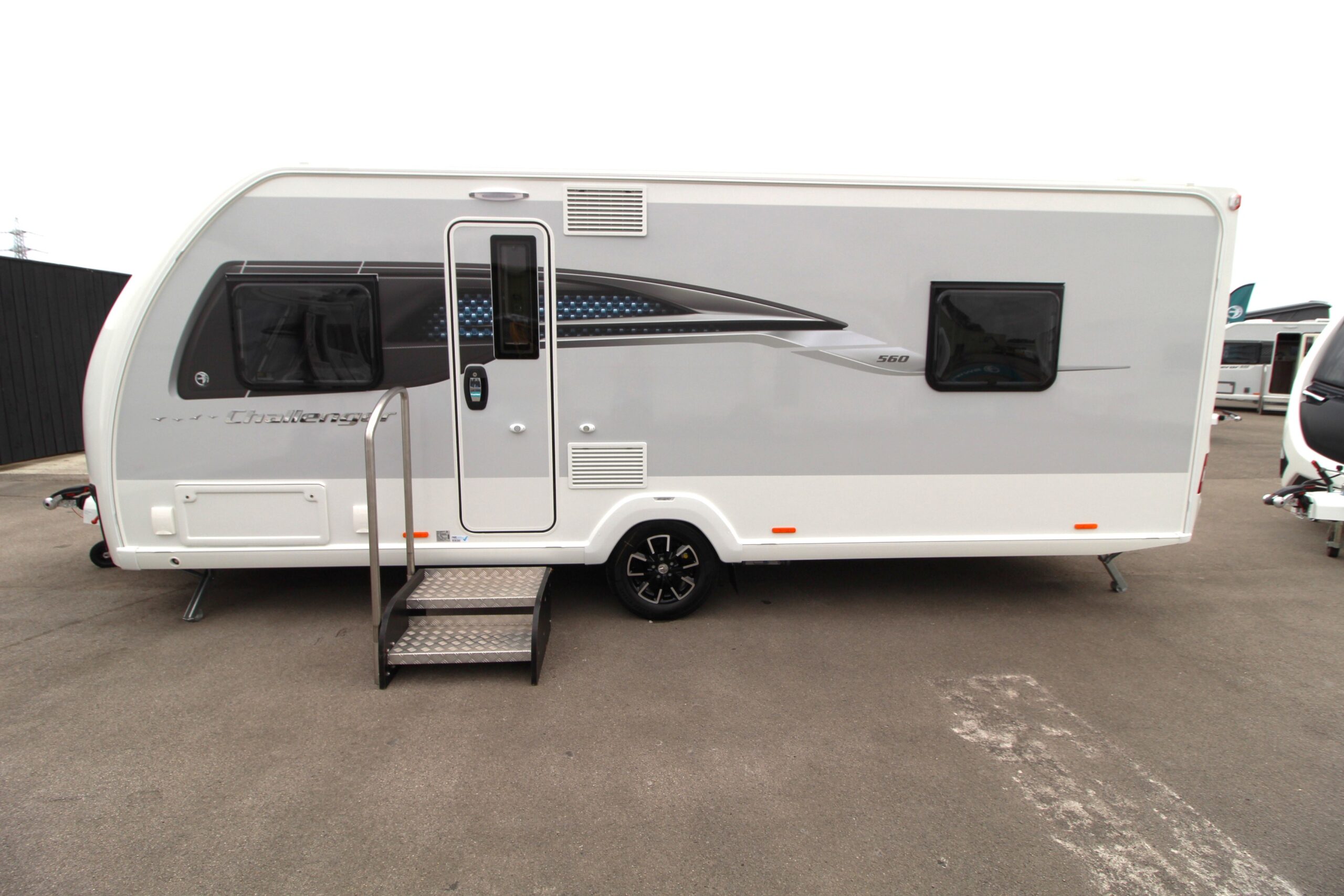 2026-challenger-560-5.jpg
