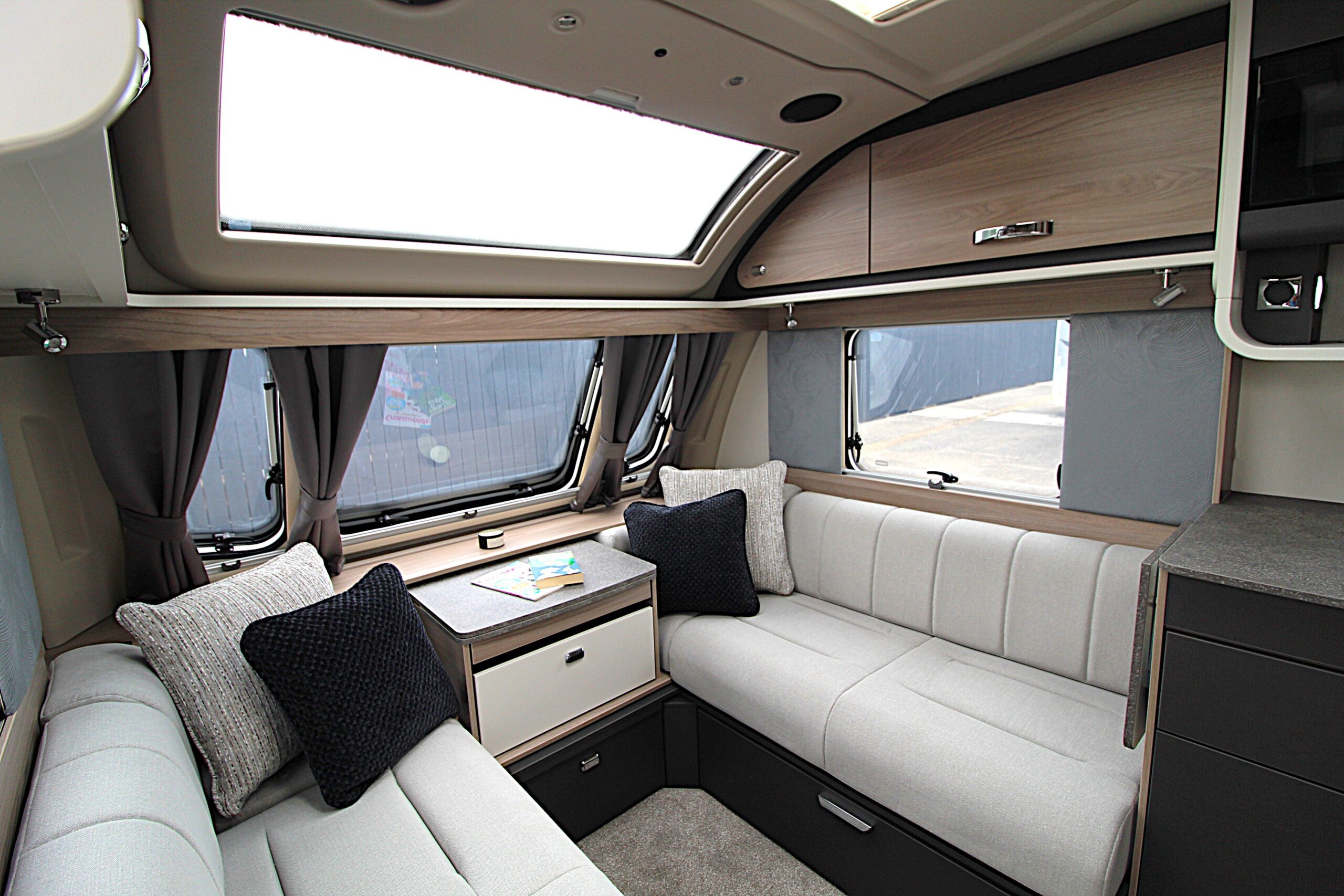 2026-challenger-560-6.jpg