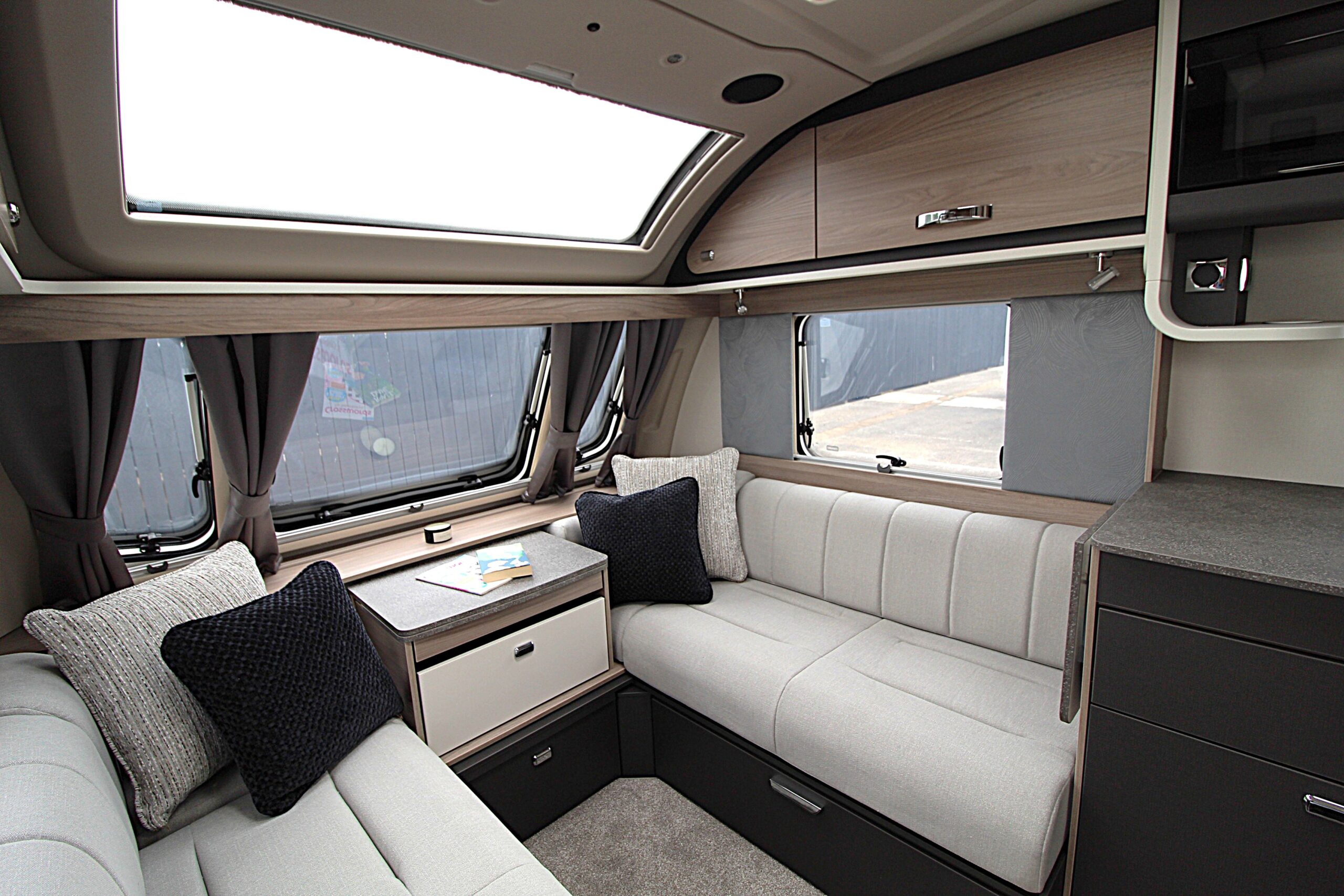 2026-challenger-560-7.jpg