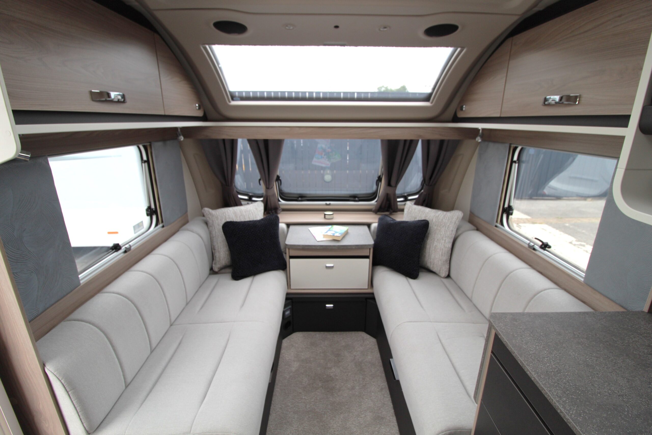 2026-challenger-560-8.jpg