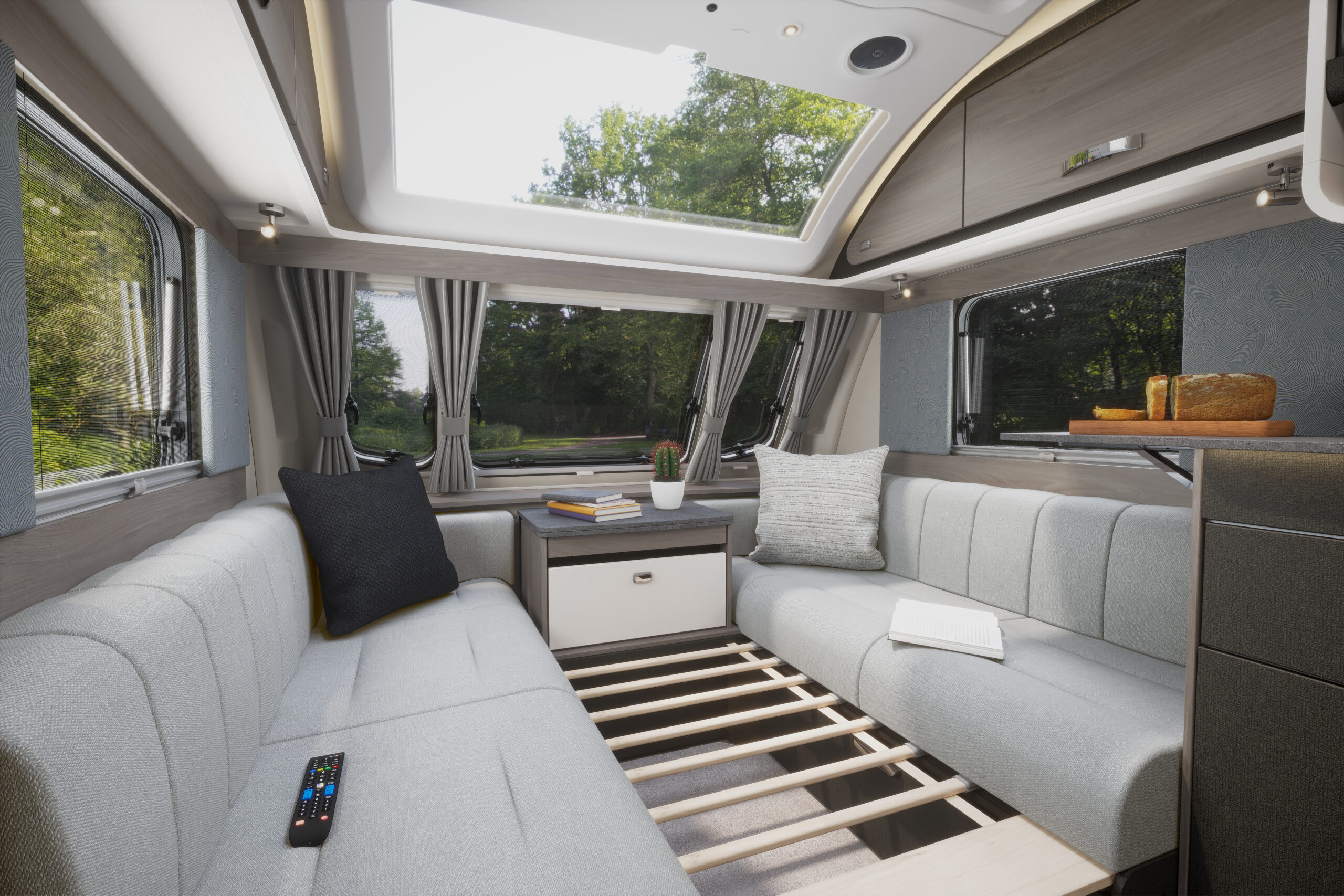 2026-challenger-560-accuride-bed-slats.jpg