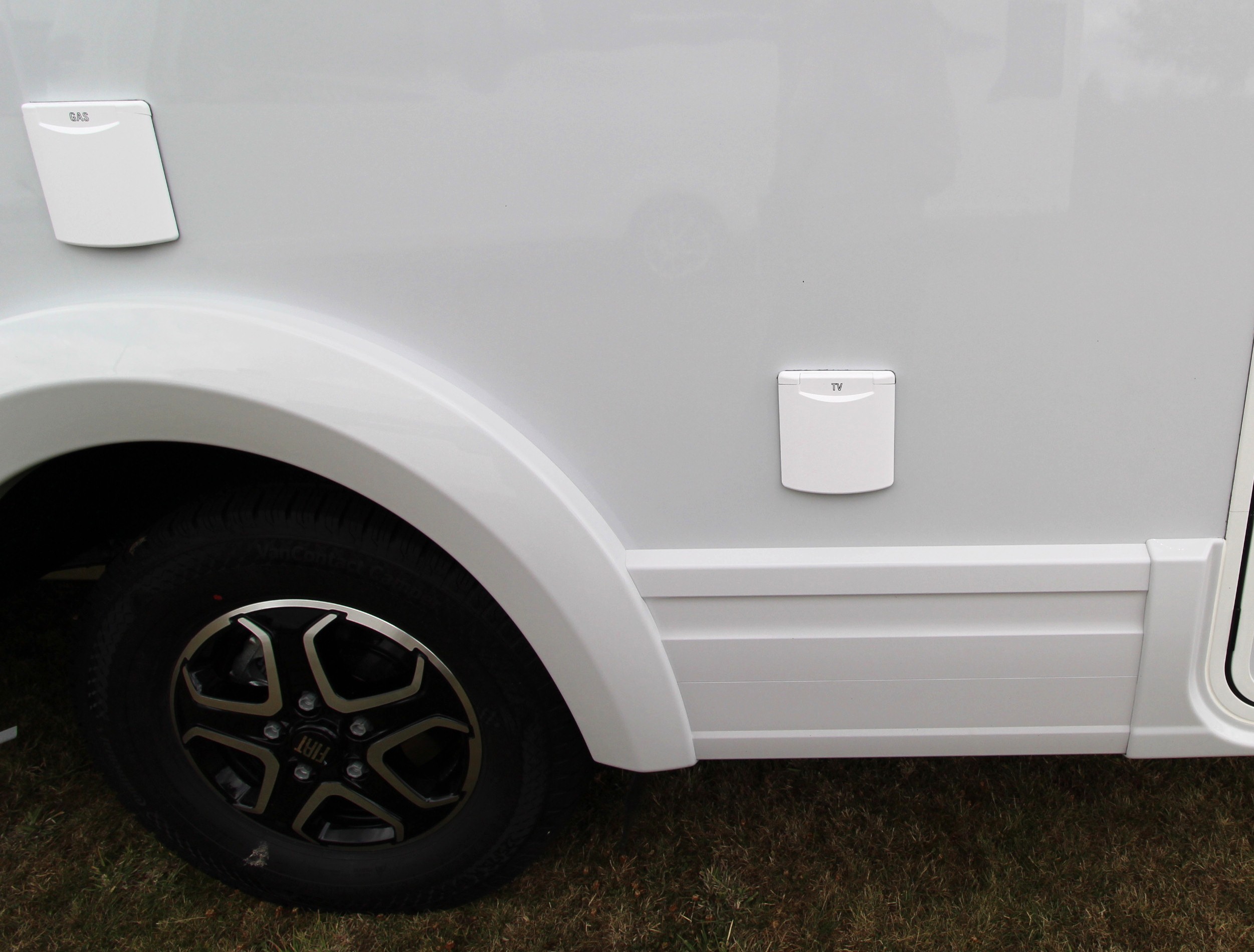 2026-coachman-565-aventura-exterior-11.jpg