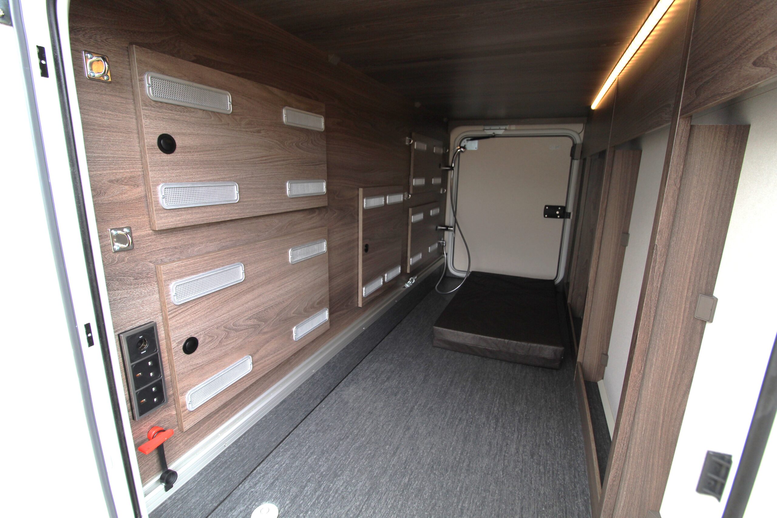 2026-coachman-565-aventura-exterior-13.jpg