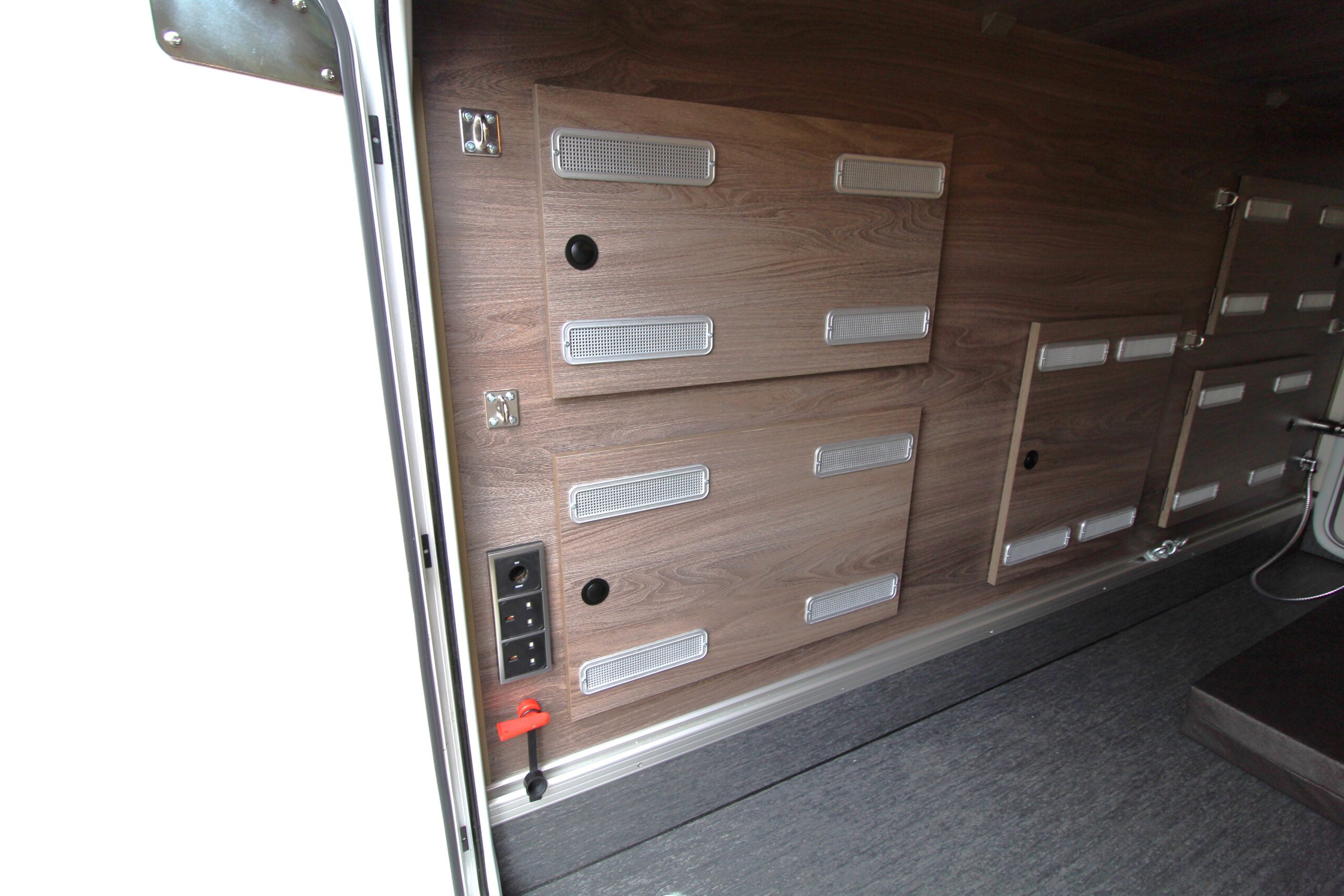 2026-coachman-565-aventura-exterior-14.jpg