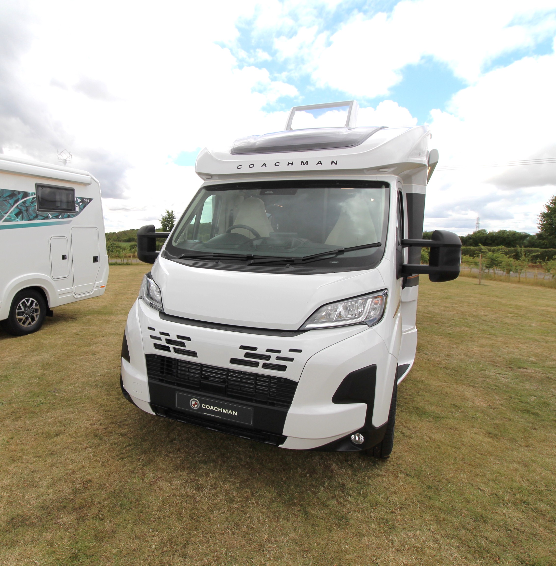 2026-coachman-565-aventura-exterior-3.jpg