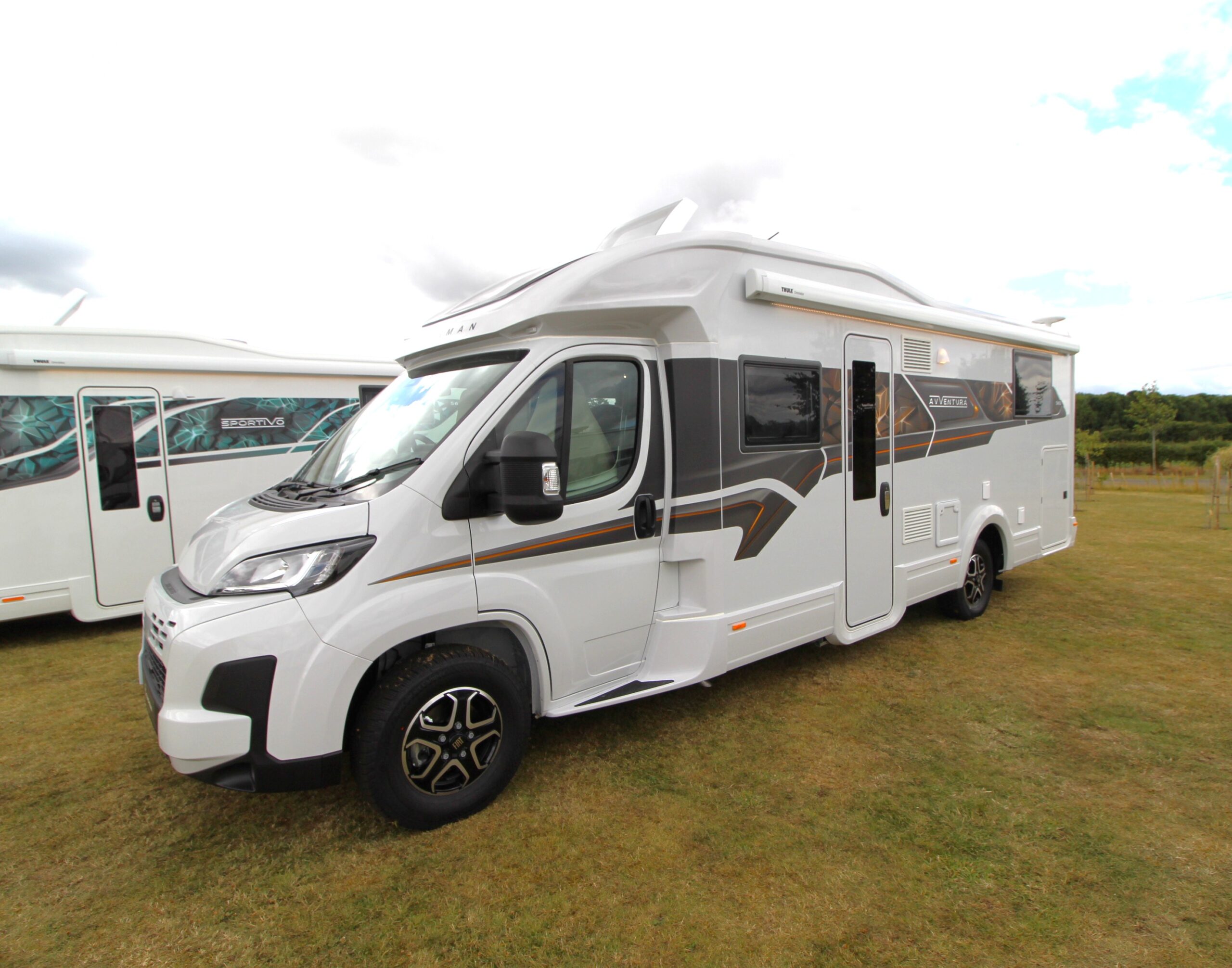 2026-coachman-565-aventura-exterior-8.jpg