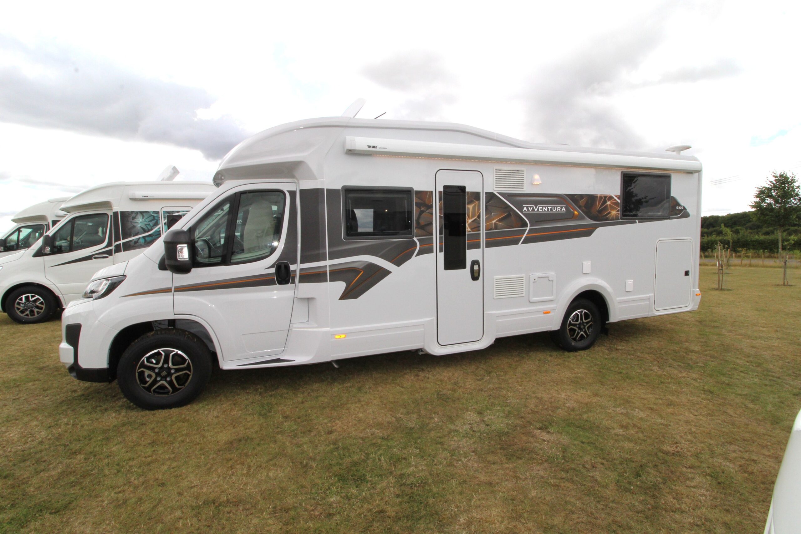 2026-coachman-565-aventura-exterior-9.jpg
