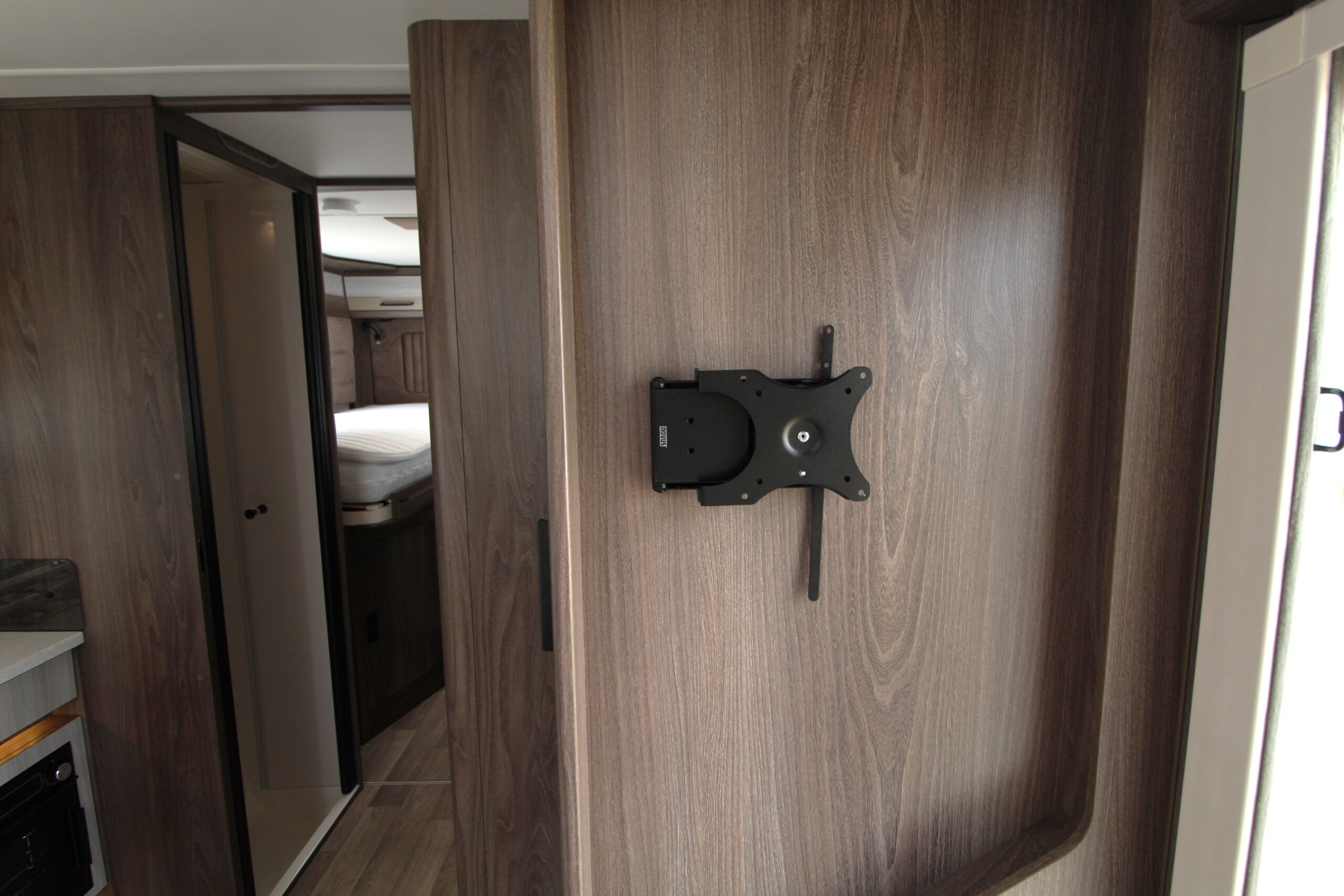 2026-coachman-aventura-565-11.jpg