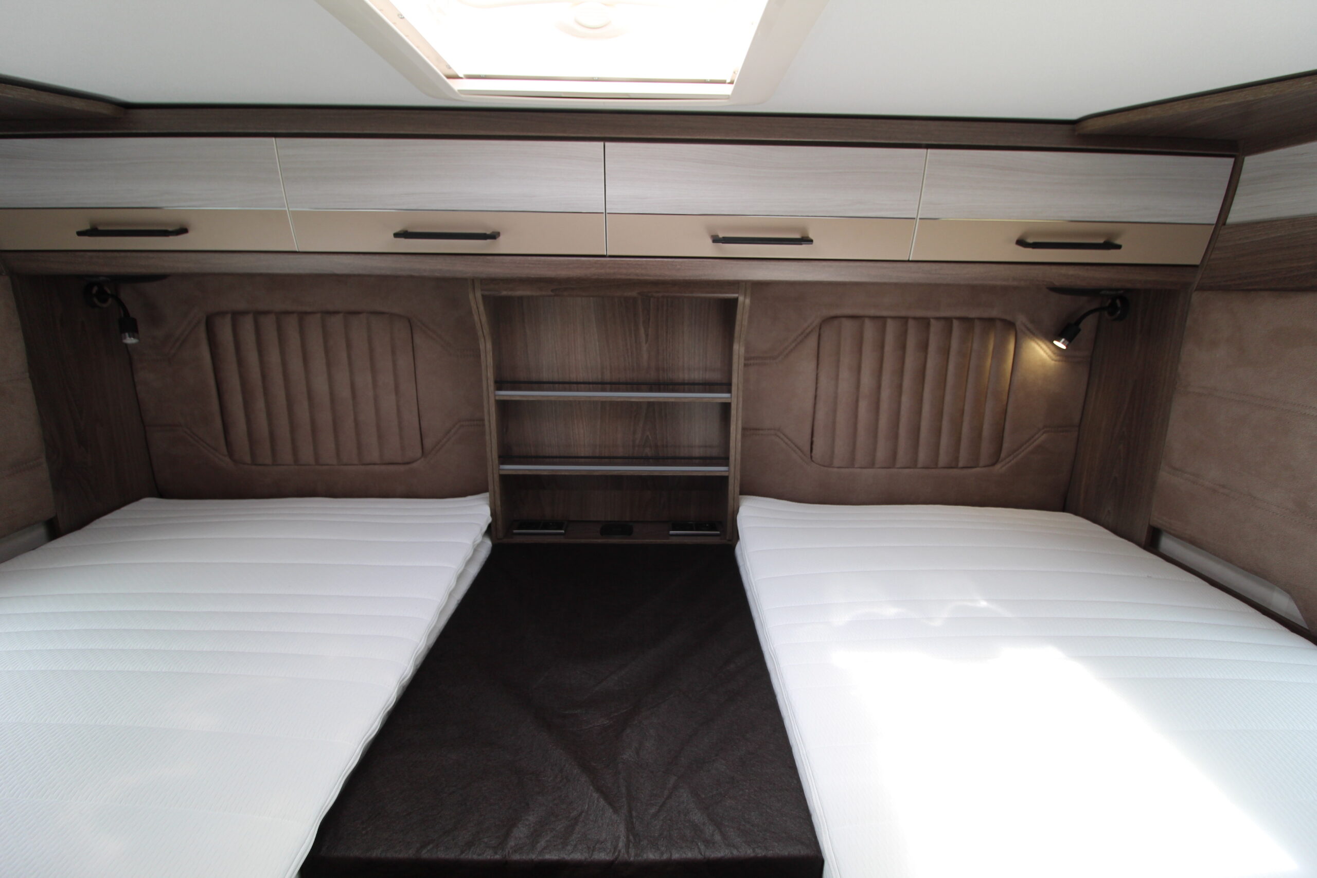 2026-coachman-aventura-565-21.jpg