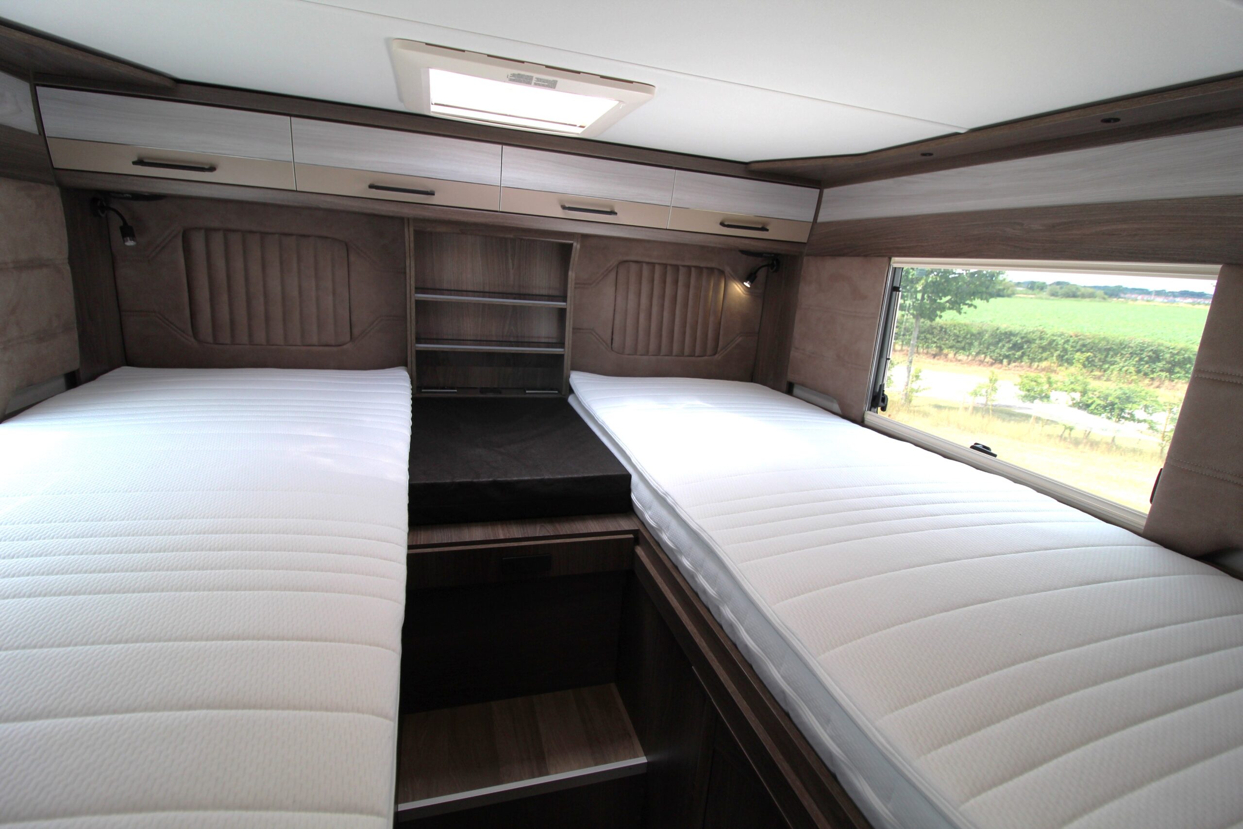 2026-coachman-aventura-565-25.jpg