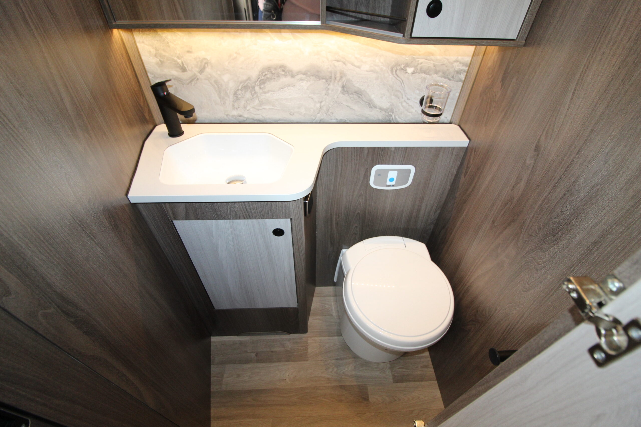 2026-coachman-aventura-565-32.jpg