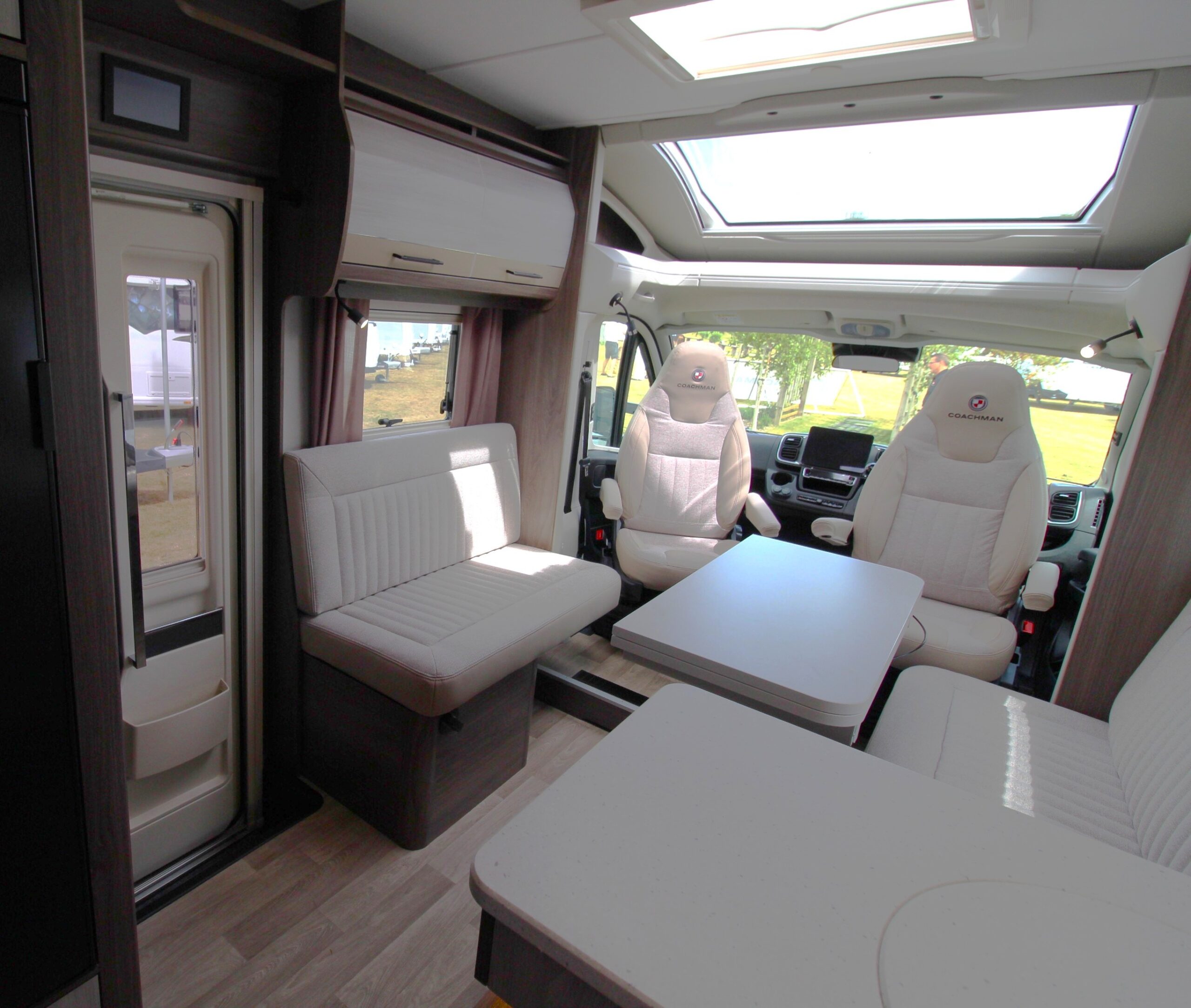 2026-coachman-aventura-565-36_1.jpg