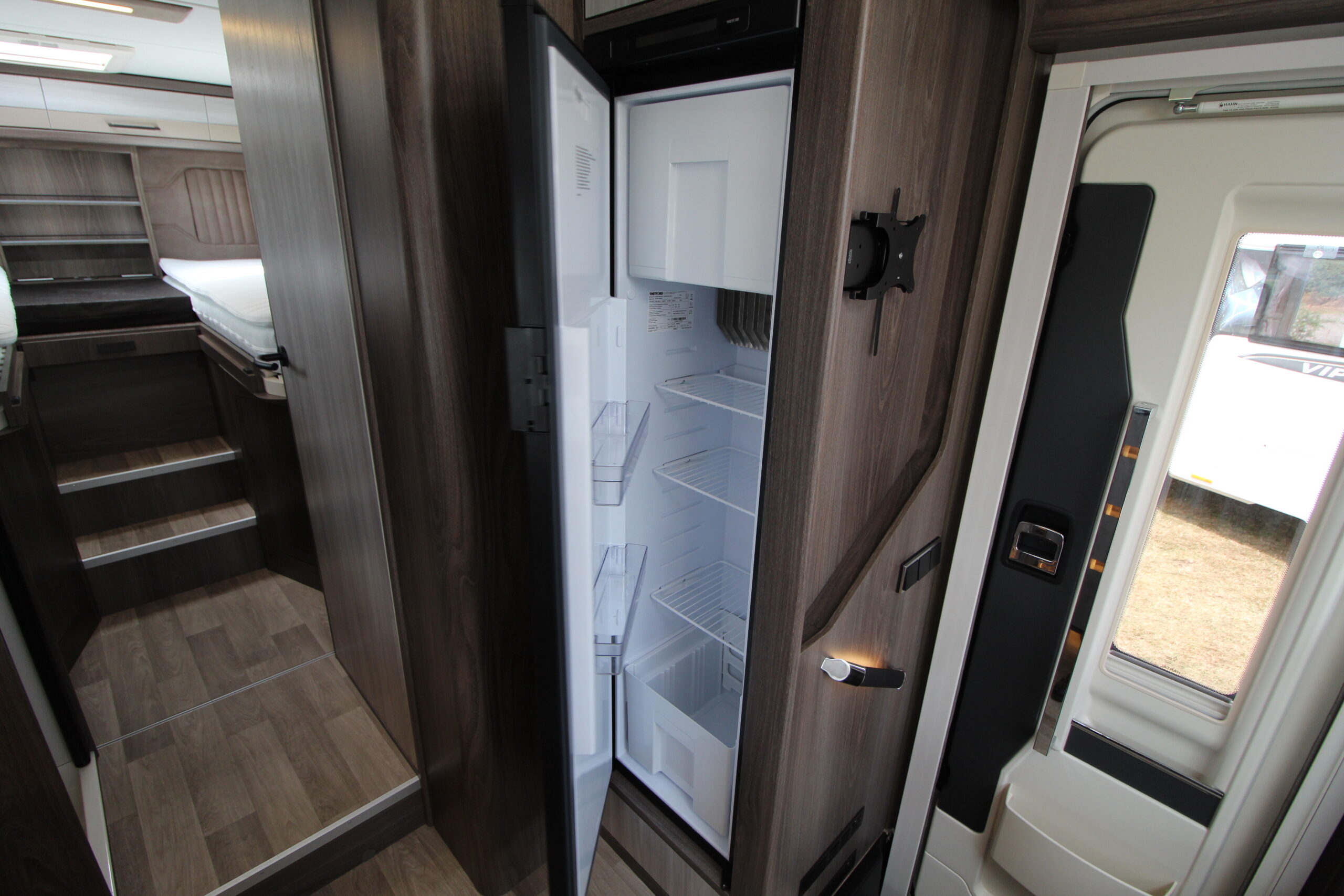 2026-coachman-aventura-565-37.jpg