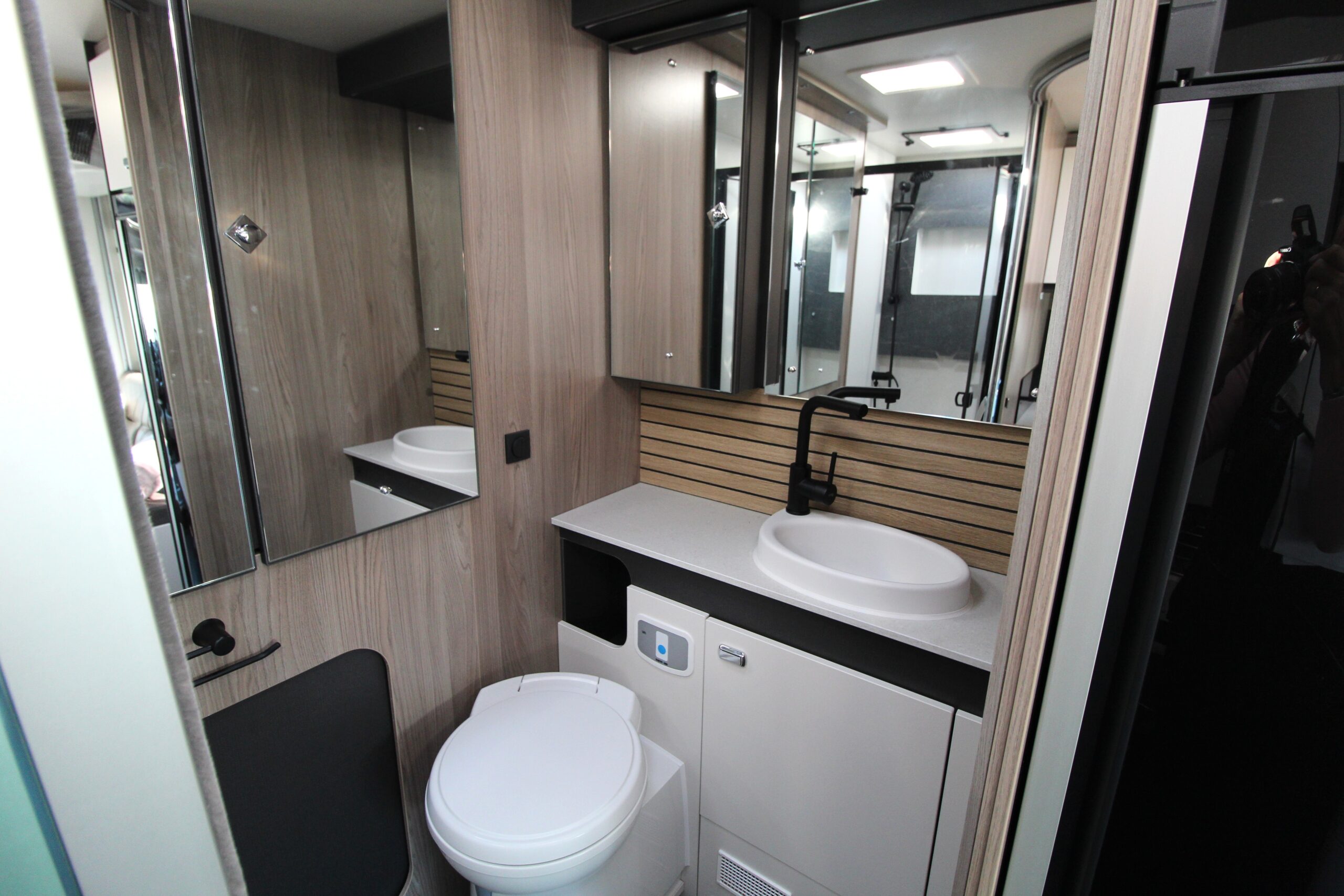 2026-escape-640-interior-17.jpg