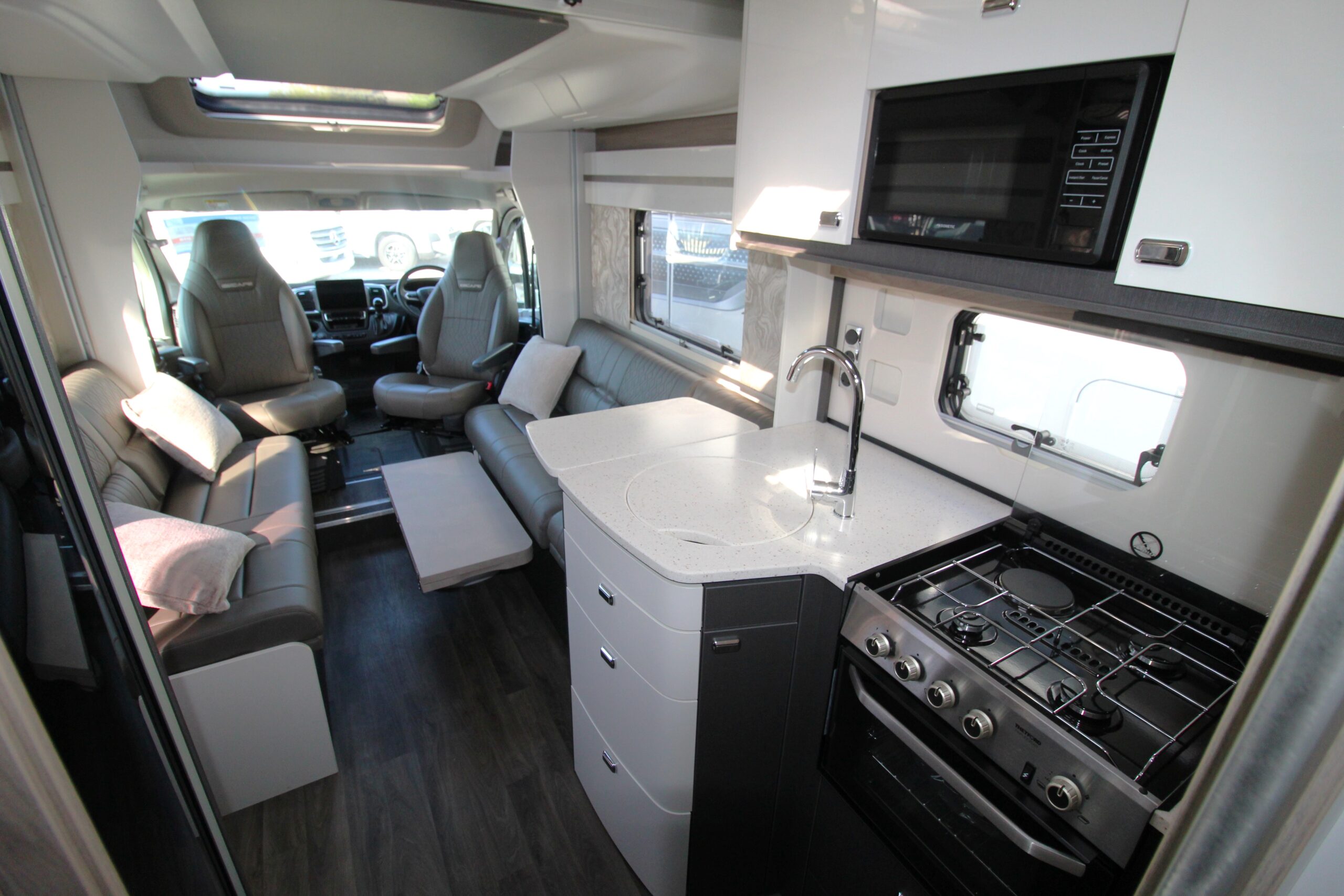 2026-escape-640-interior-21.jpg