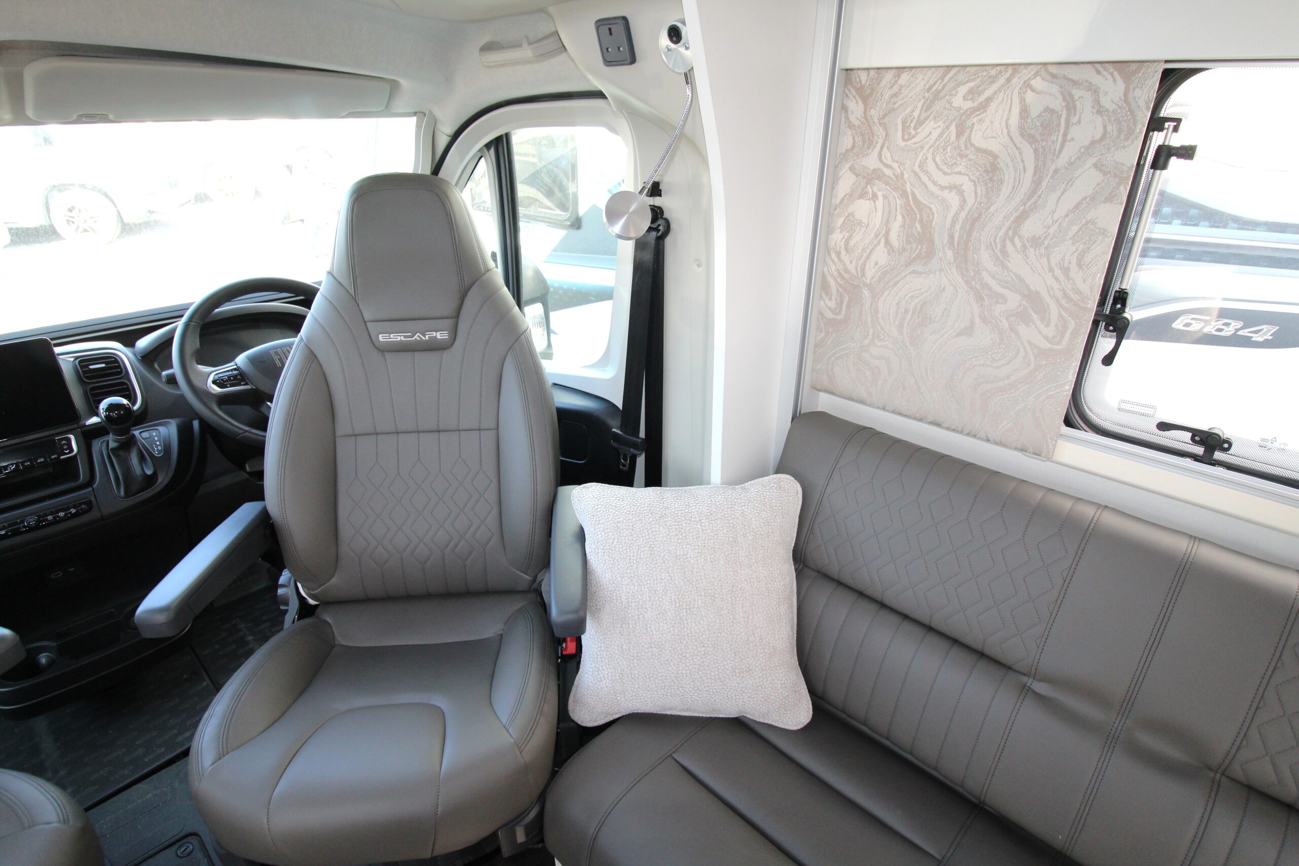 2026-escape-640-interior-6.jpg
